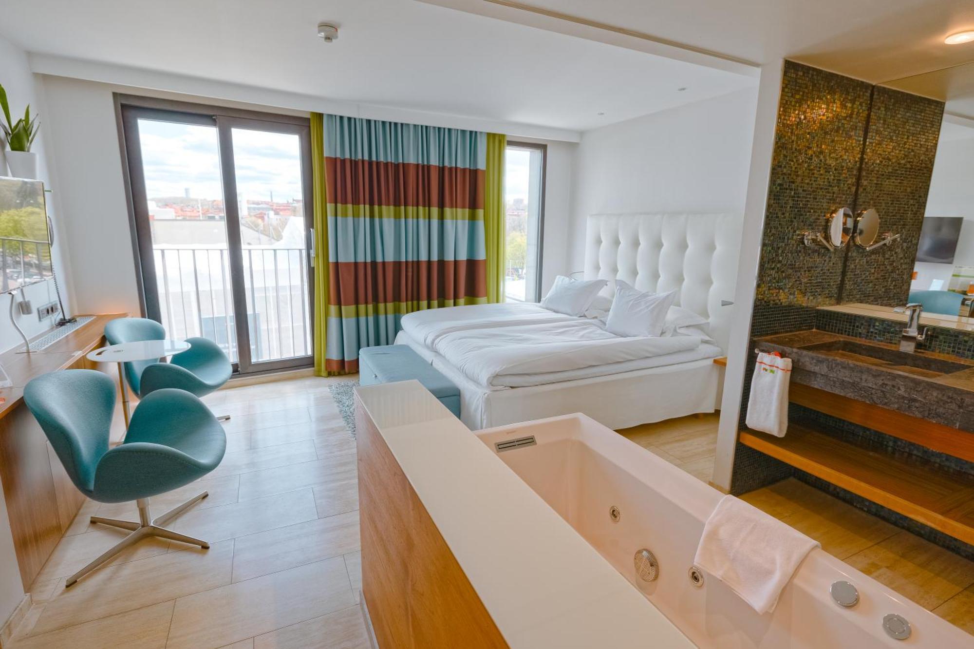 Superior Double Room Bath,1549793458:JPEG