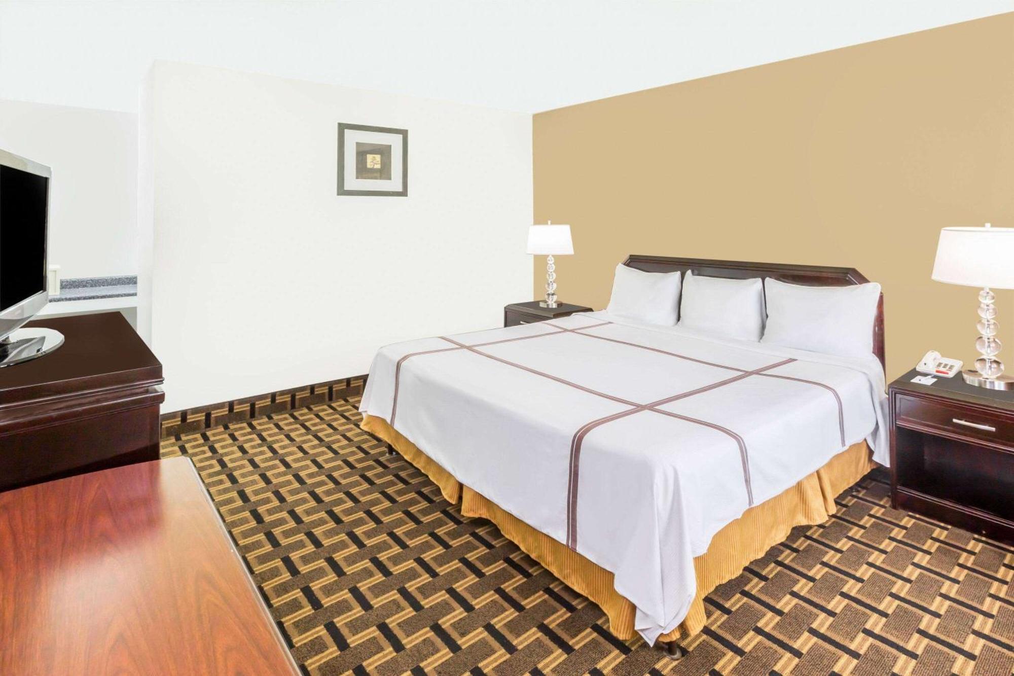 Deluxe King Room - Smoking