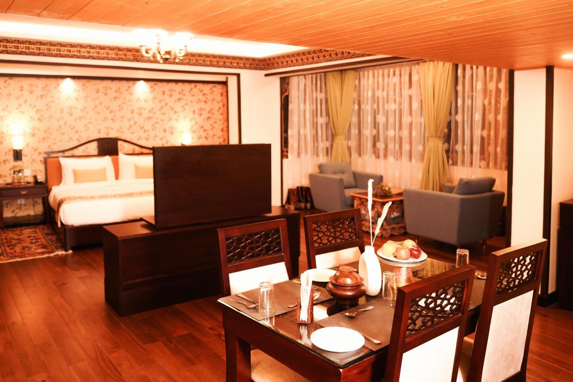 Suite with Mountain View