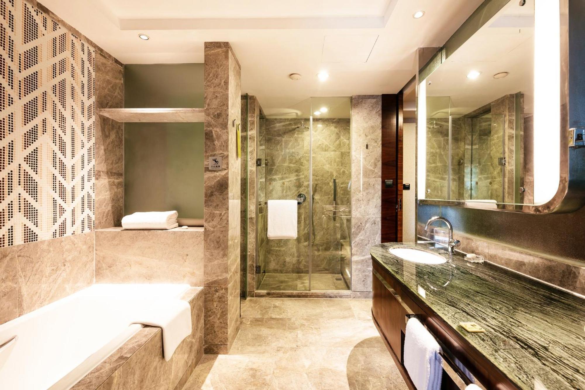 Junior King Suite
