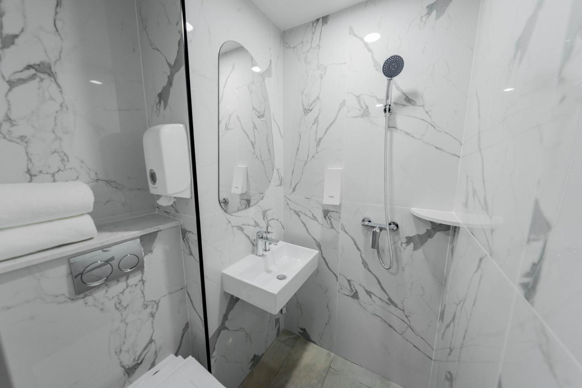 Standard Queen Room,1549944292:JPEG