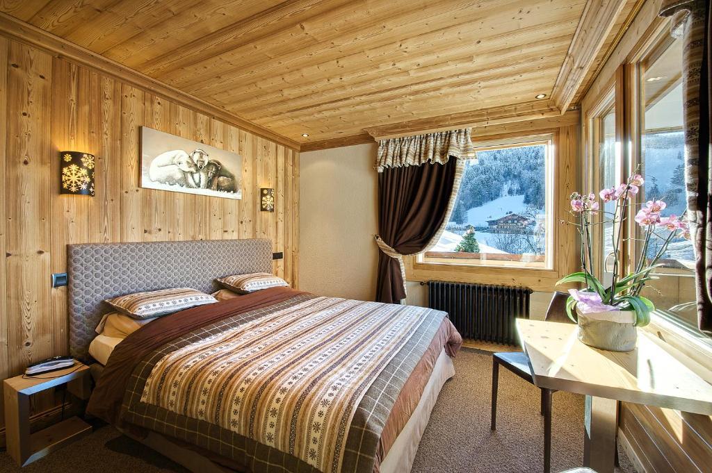Doppel-/Zweibettzimmer mit Balkon