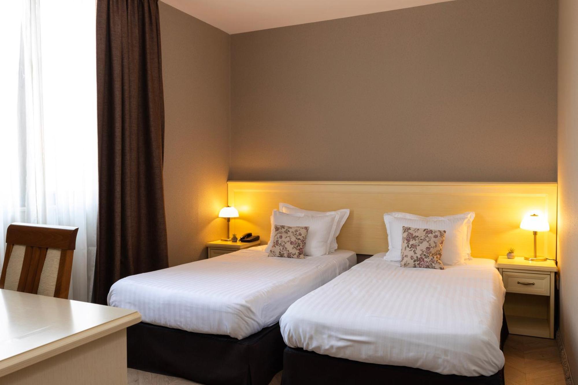 Studio with Twin Beds,1550006230:JPEG