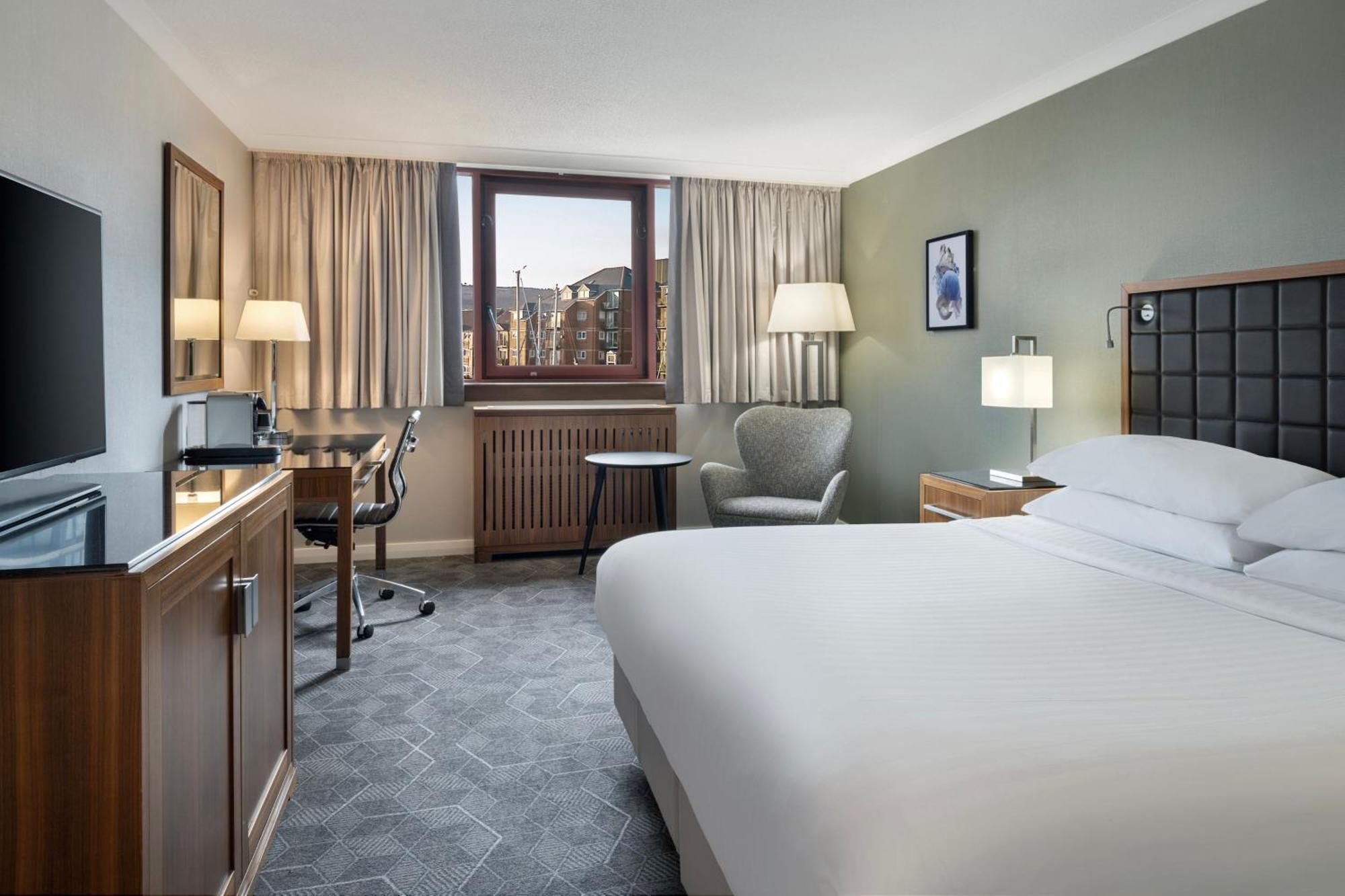 Superior King Room with Marina View