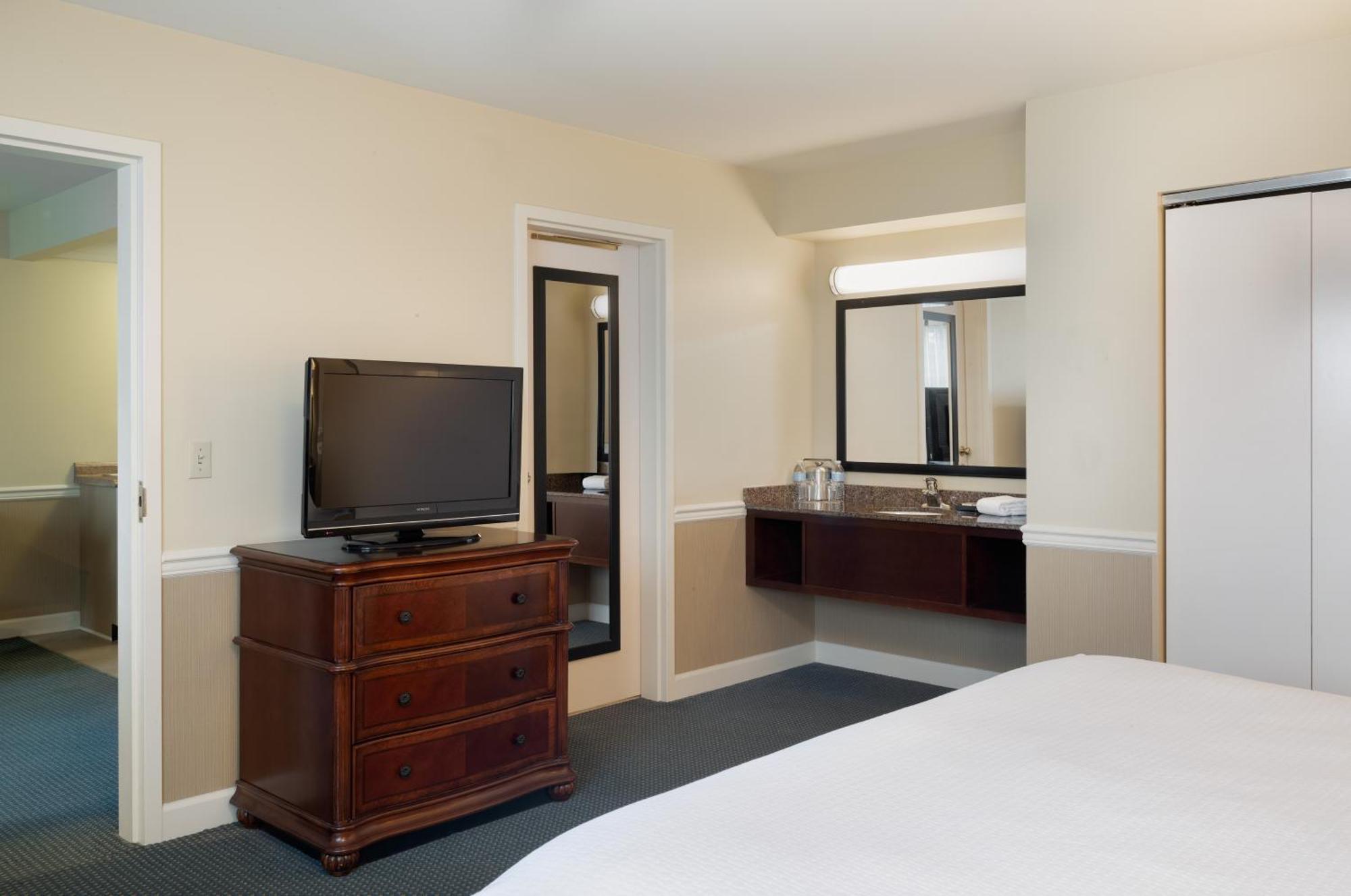 Standard Room One Queen Bed