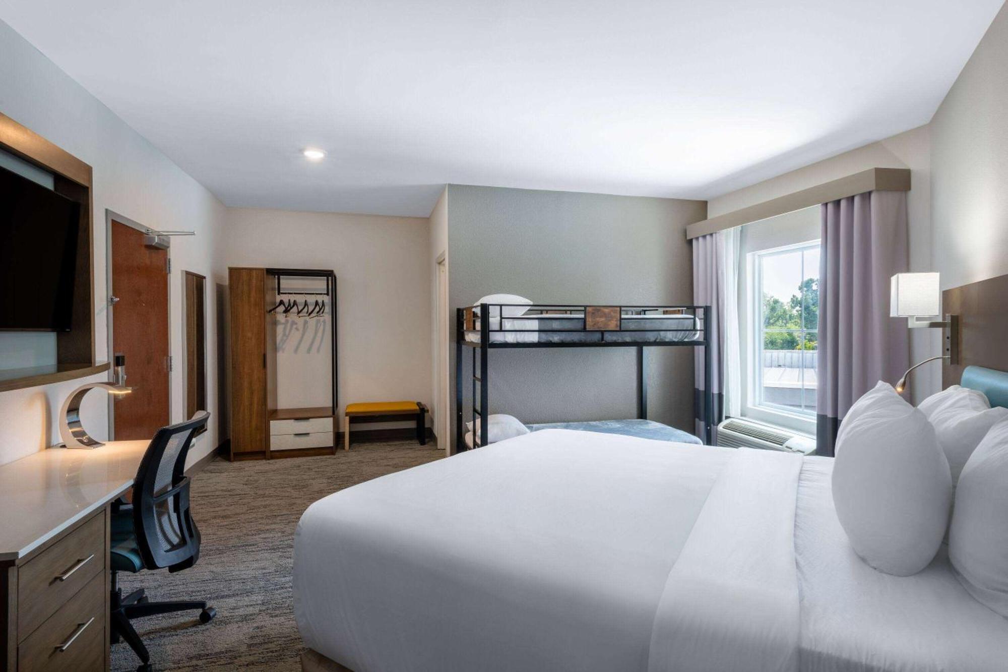 King Room One King Bed One Bunk Bed Non-Smoking