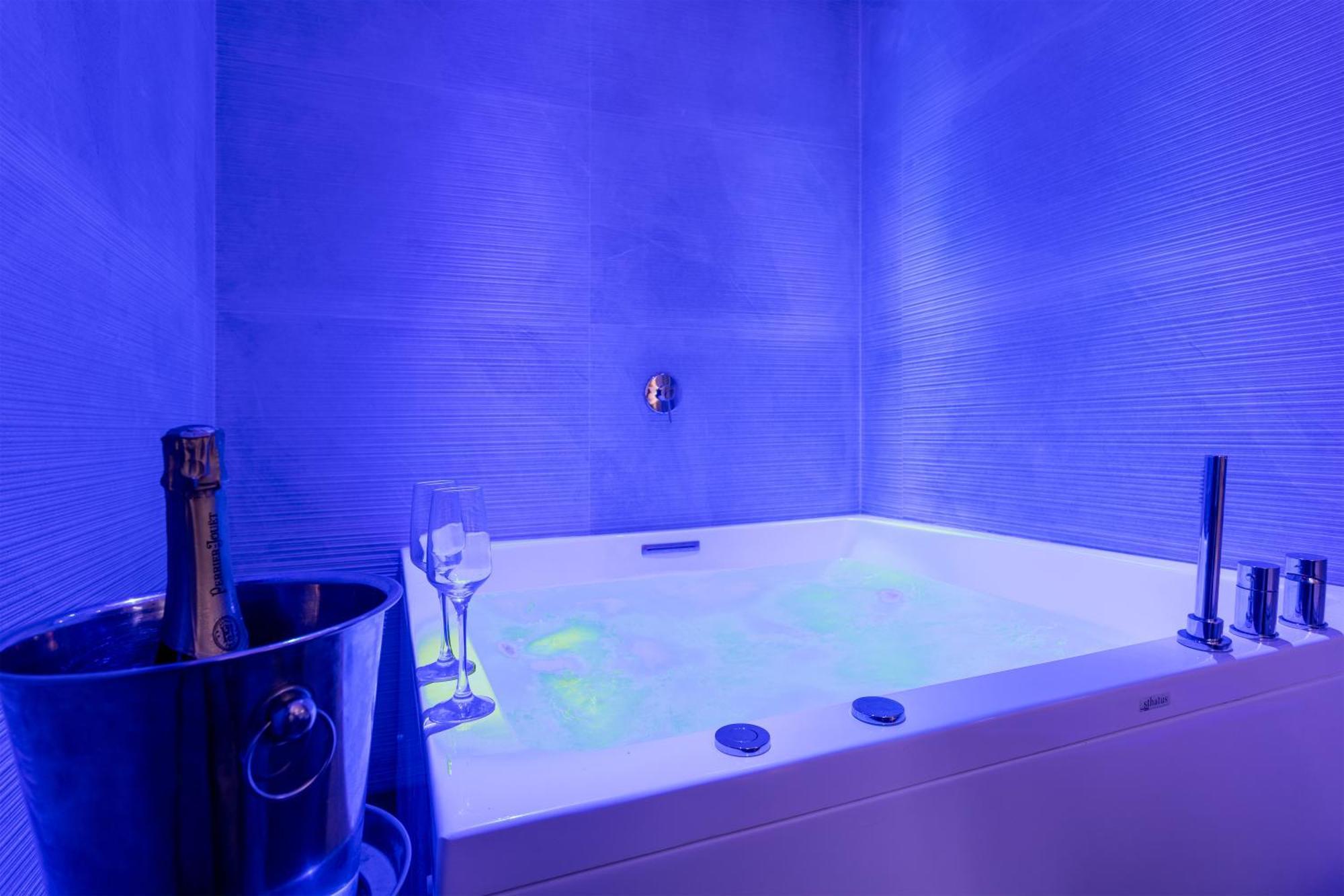 Suite with Hot Tub