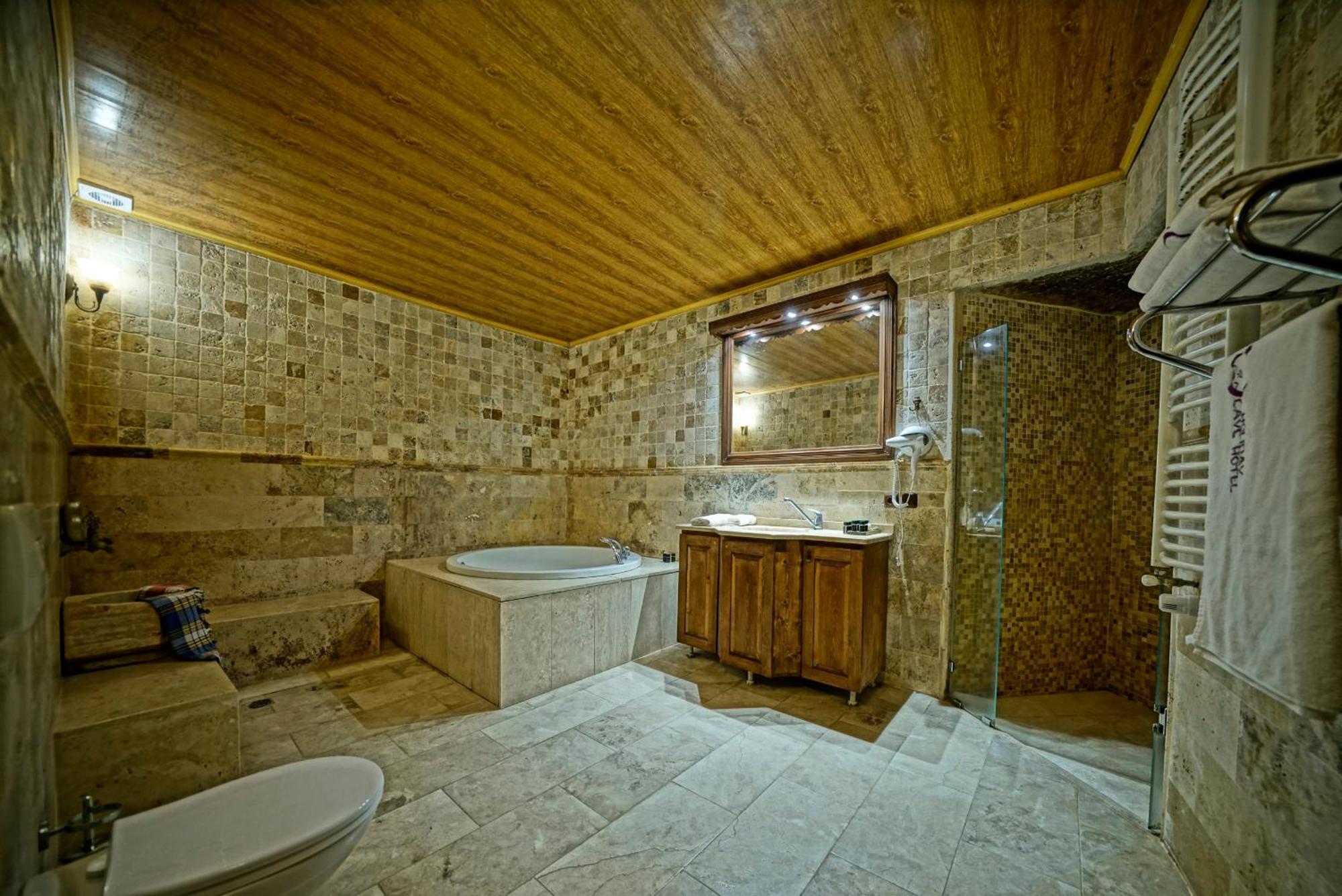 Deluxe Triple Cave Room,1550328514:JPEG