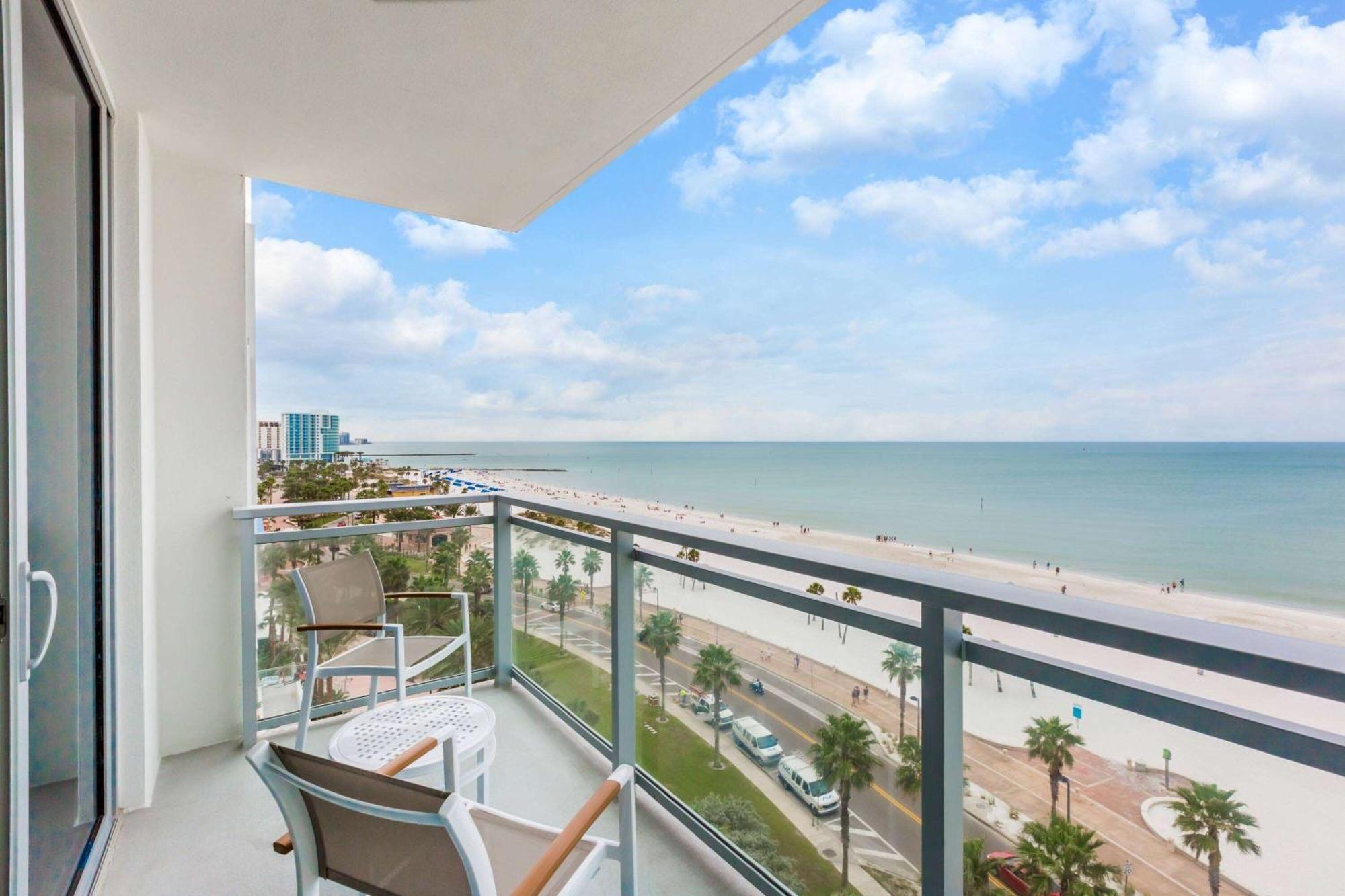 Deluxe King Room Gulf Front