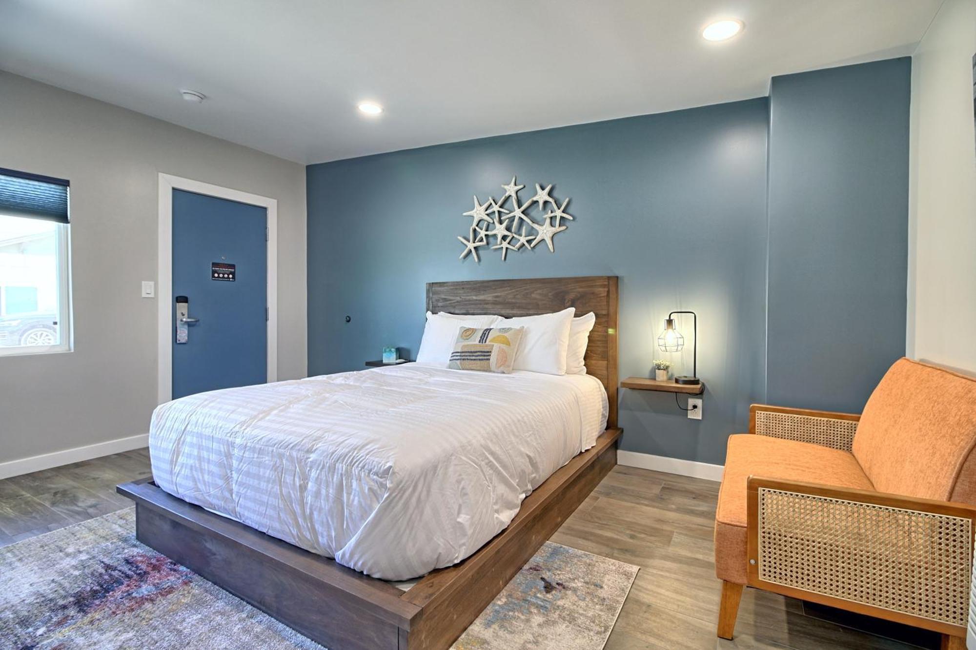 Deluxe Queen Room