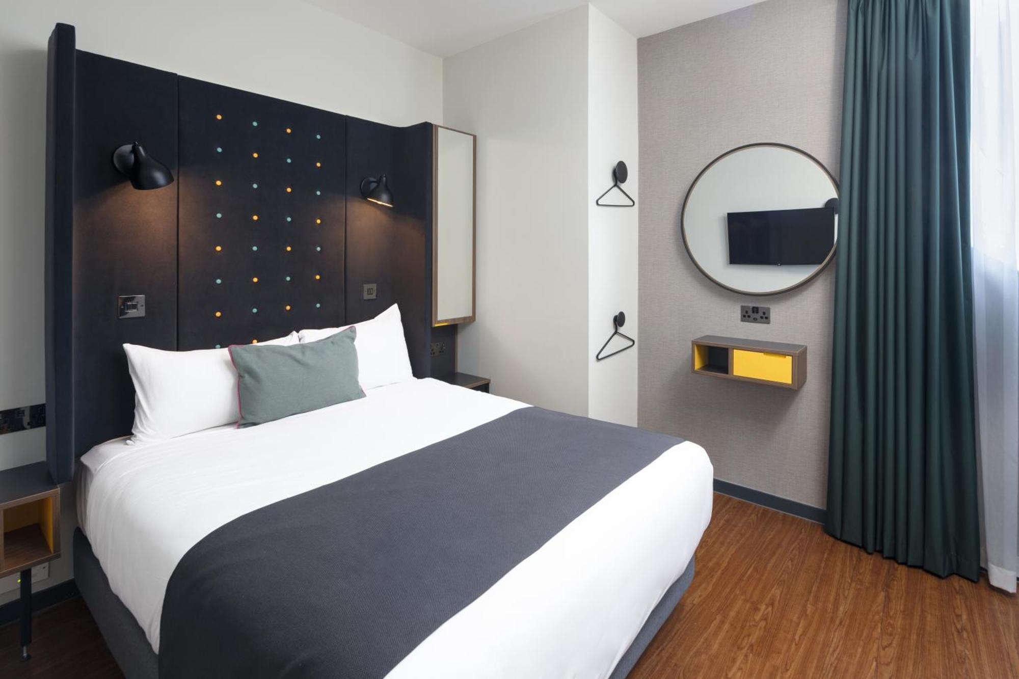 Cosy Double Room Window,1695770381:JPEG