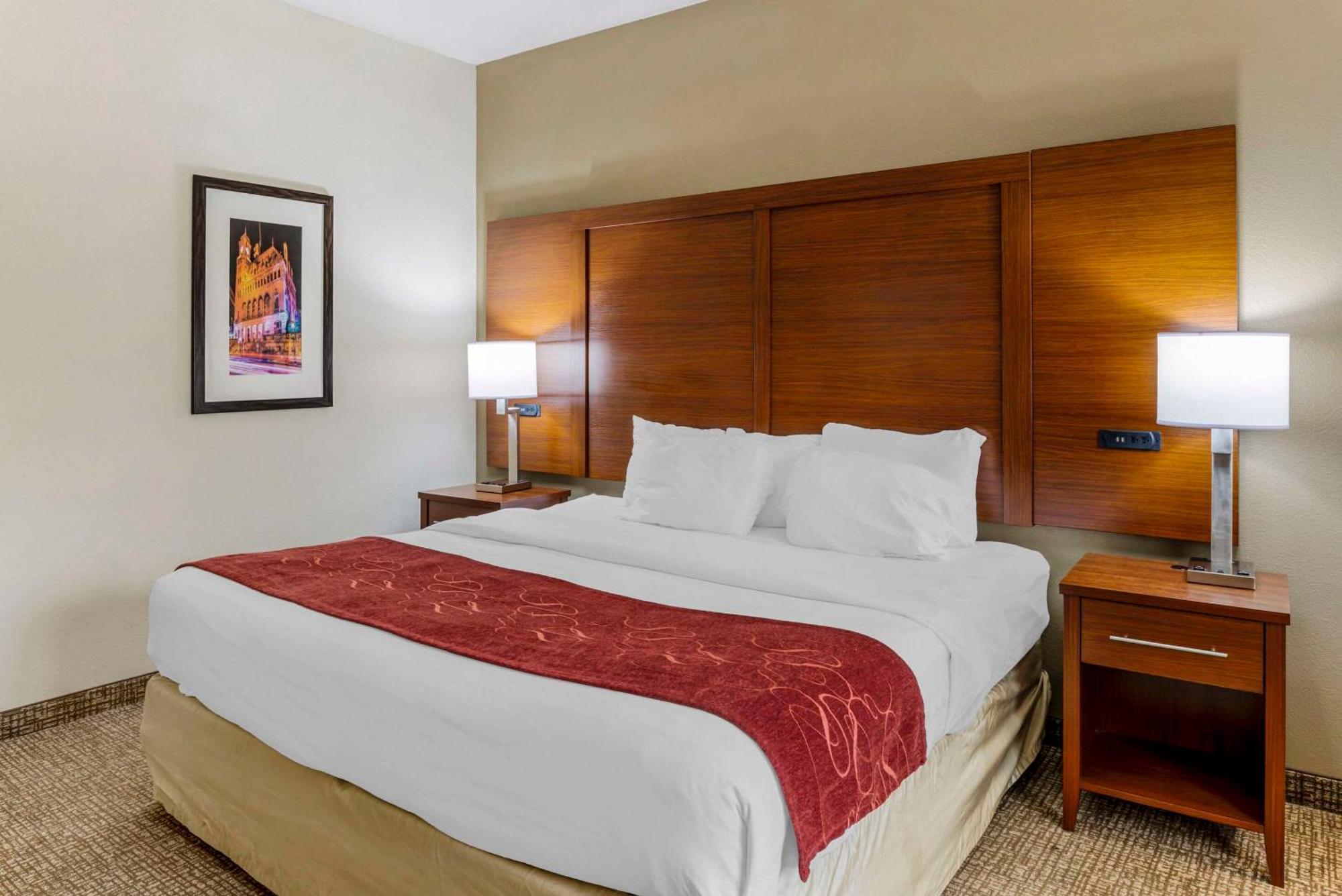 King Suite - Accessible/Non-Smoking
