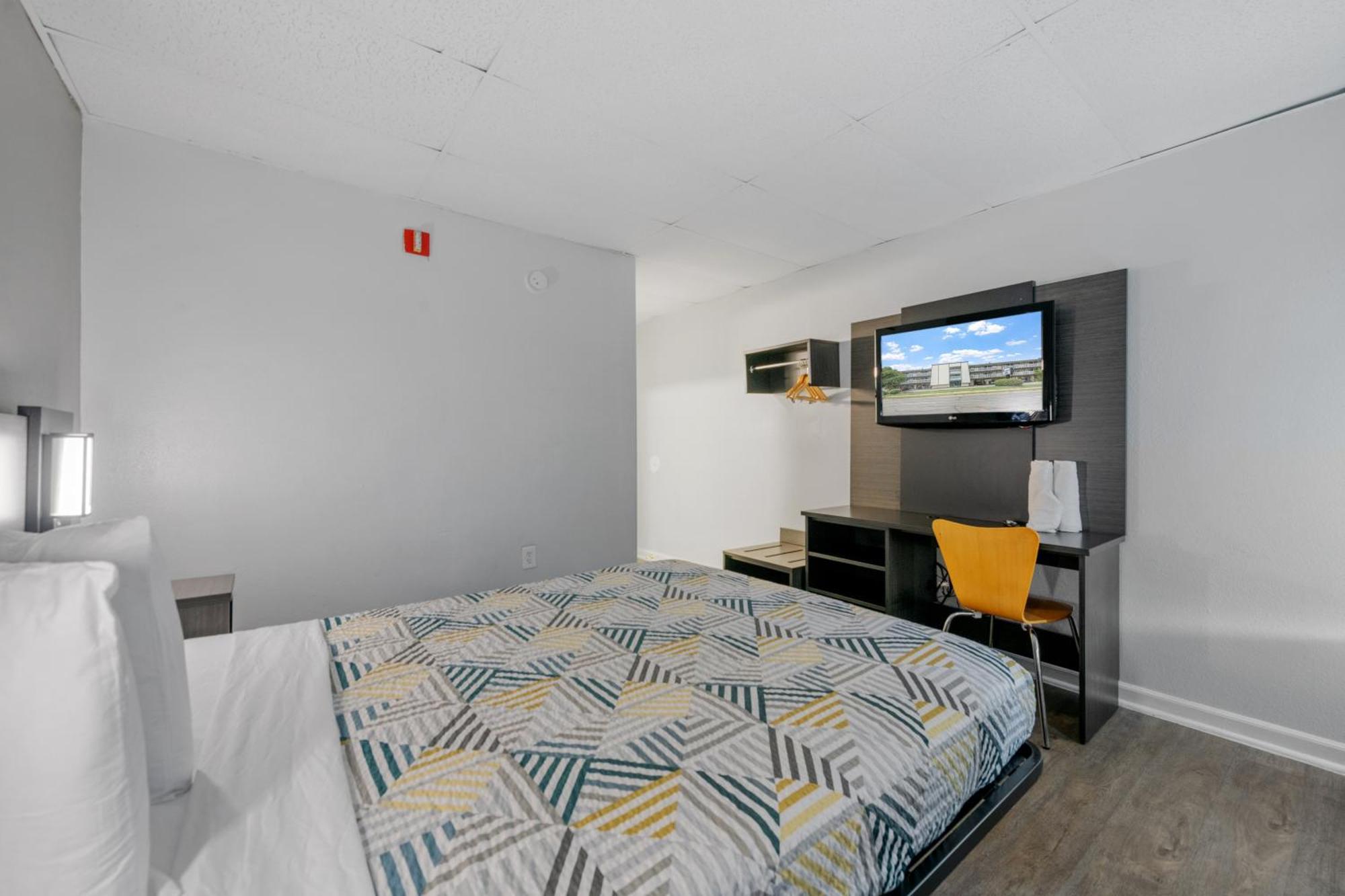 Deluxe Queen Room