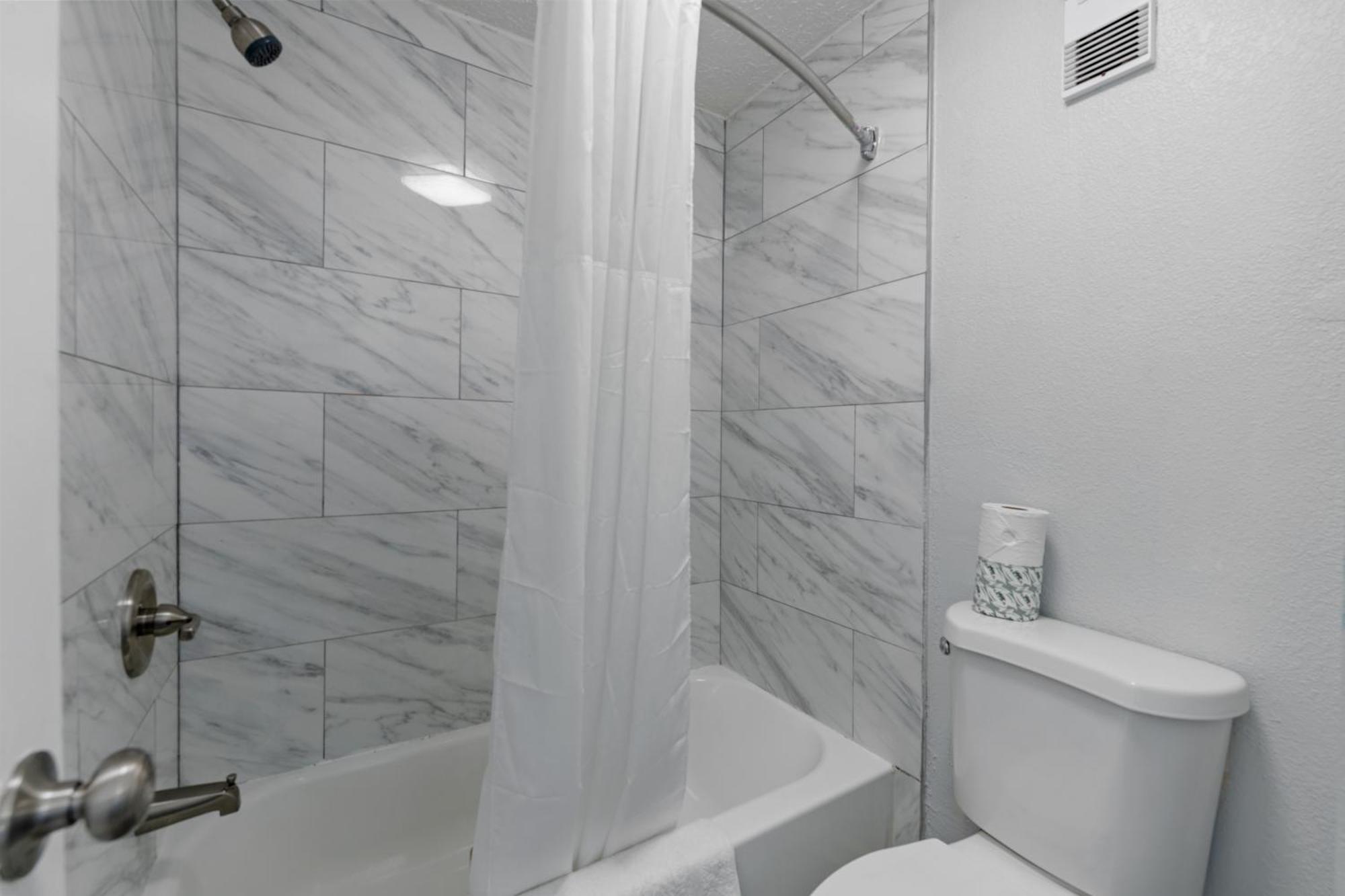 Queen Room - Disability Access - Non-Smoking