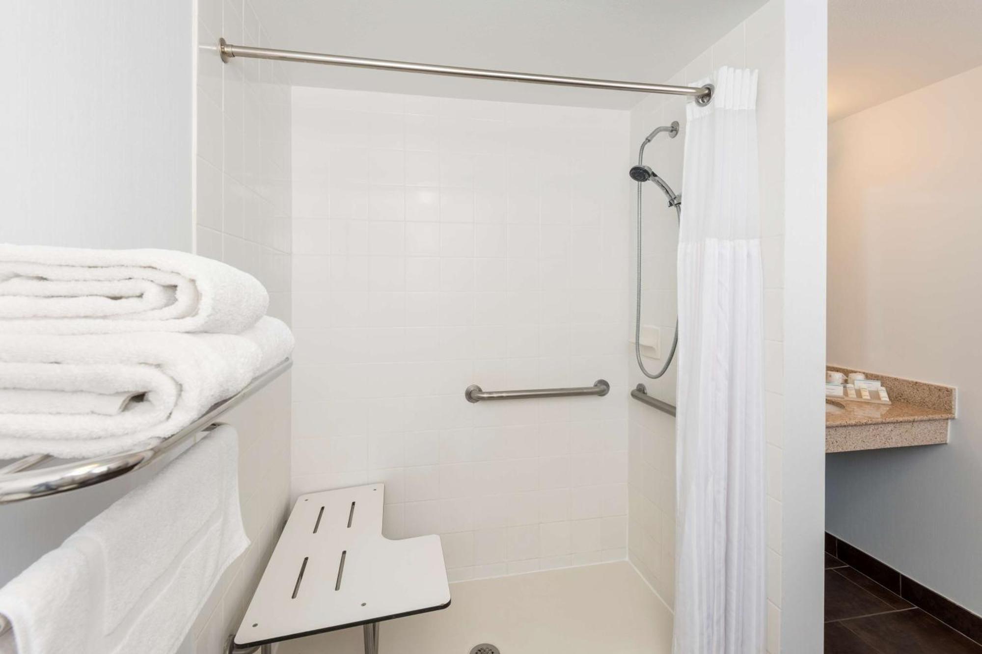 King Room with Roll-In Shower - Mobility Access