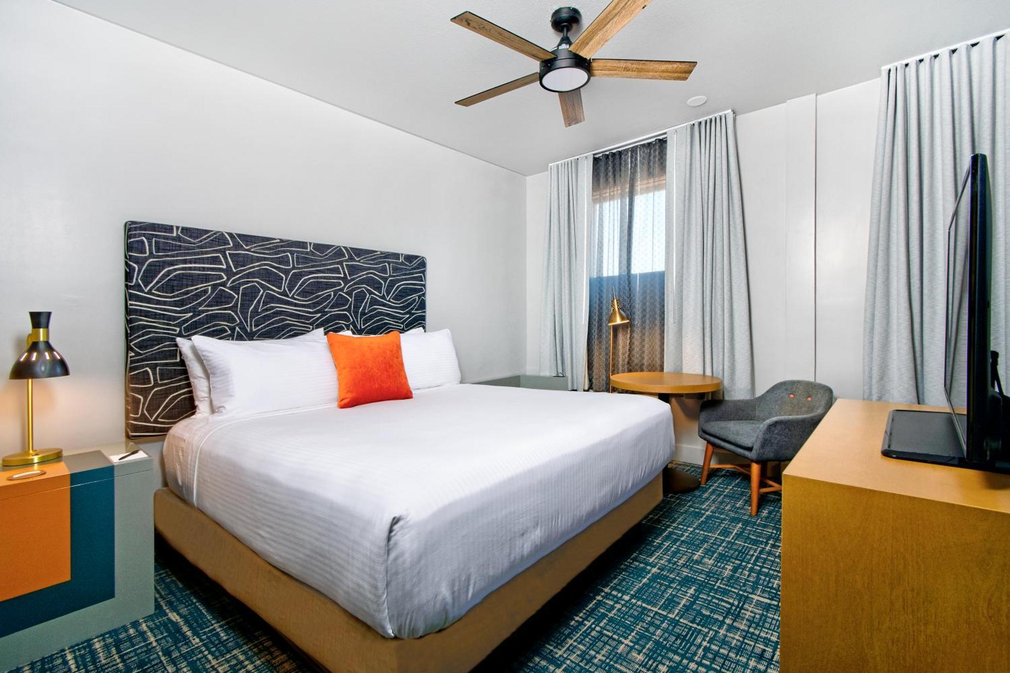Deluxe King Room