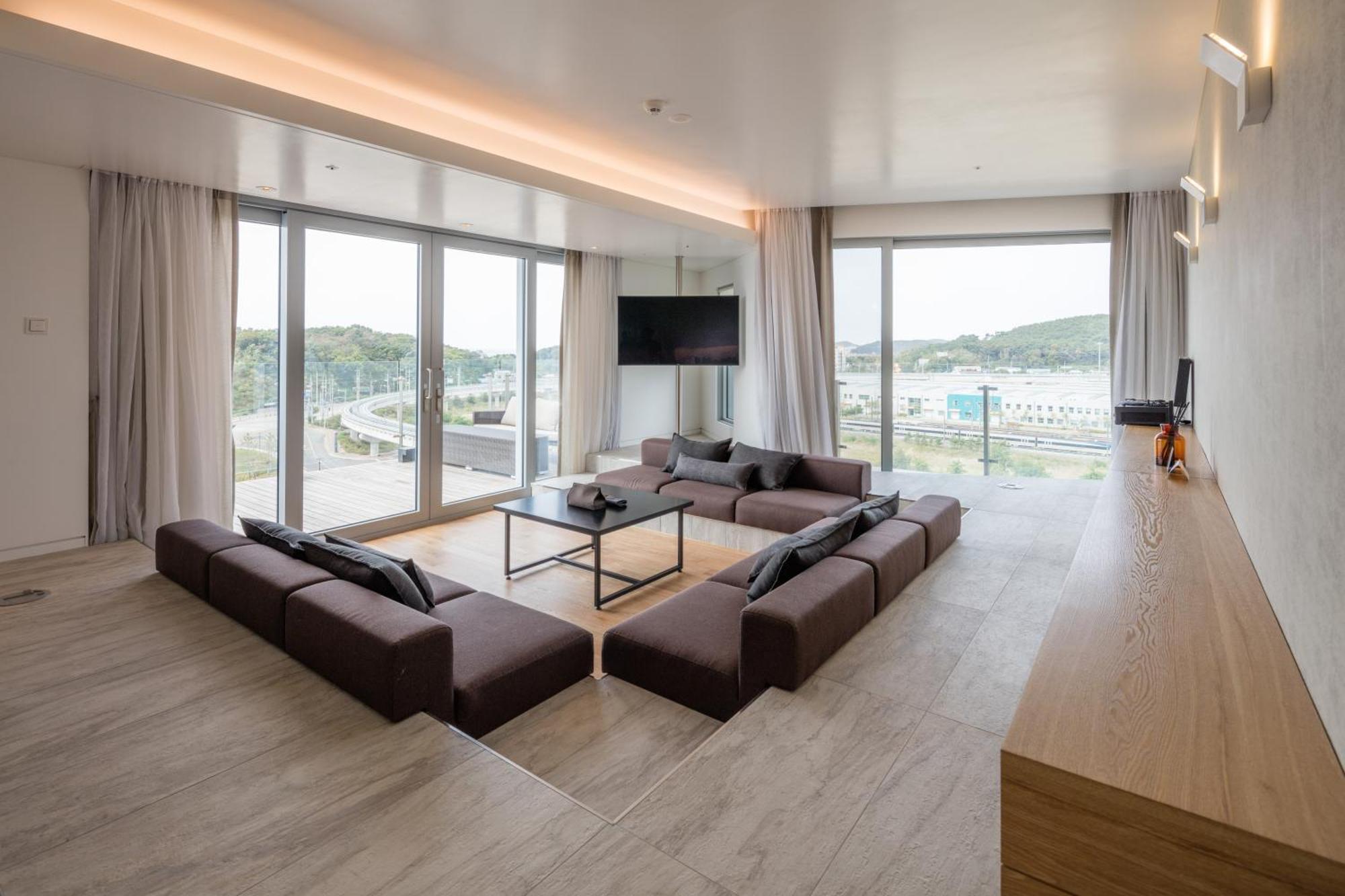 Panorama Suite Partial Sea View 2 Swimming Pool Access 2 Amenity,1550788807:JPEG