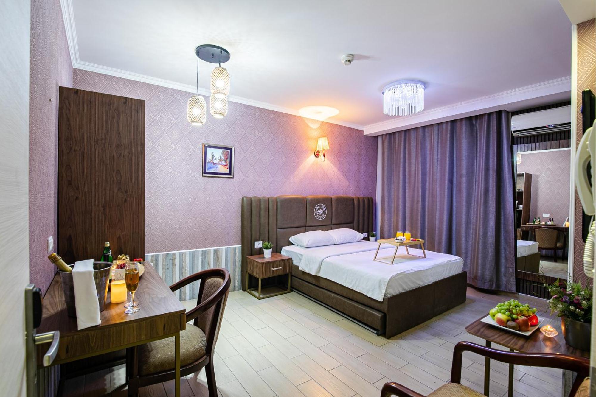 Deluxe Suite with Spa Bath