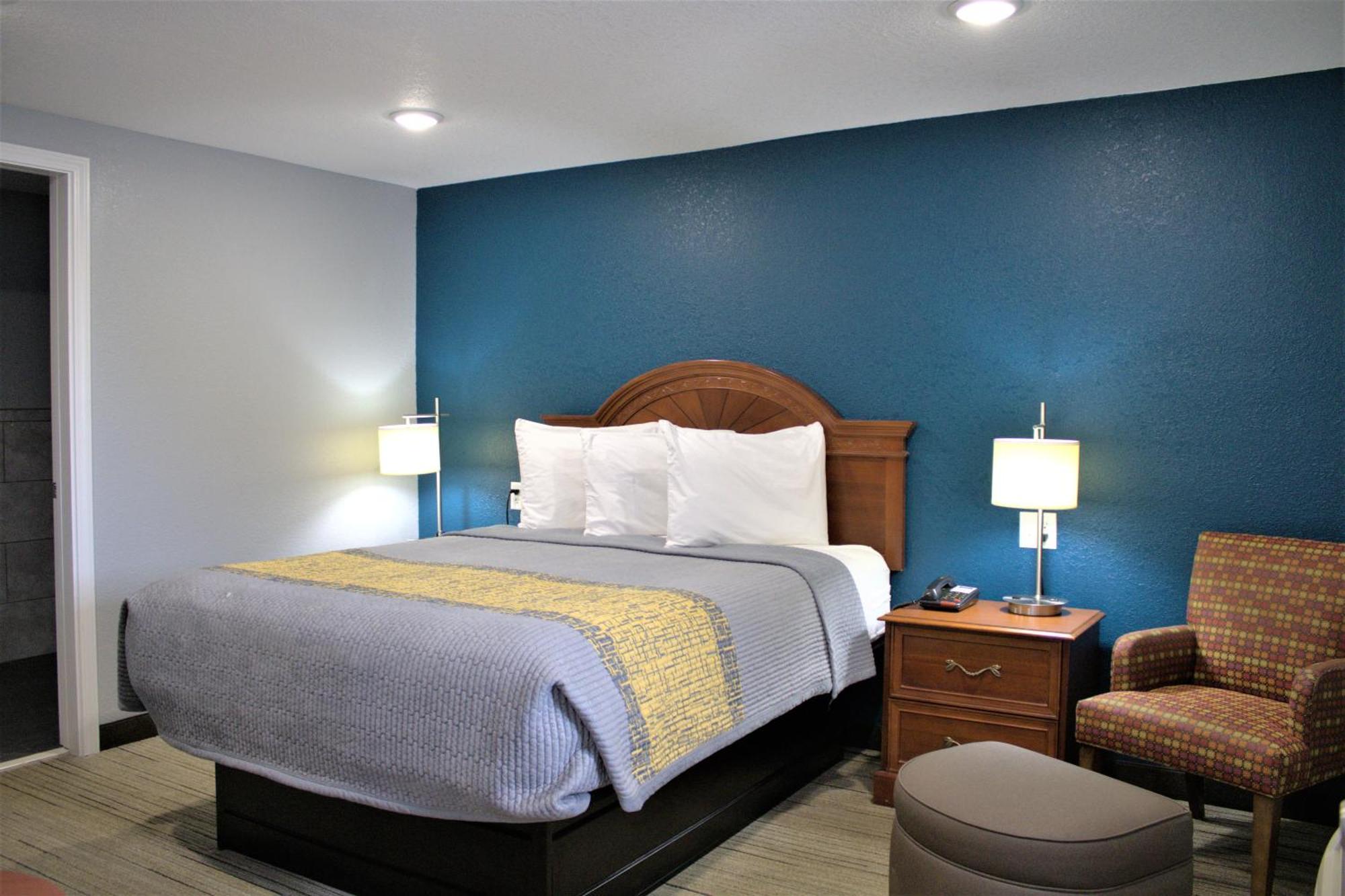 Deluxe Queen Room