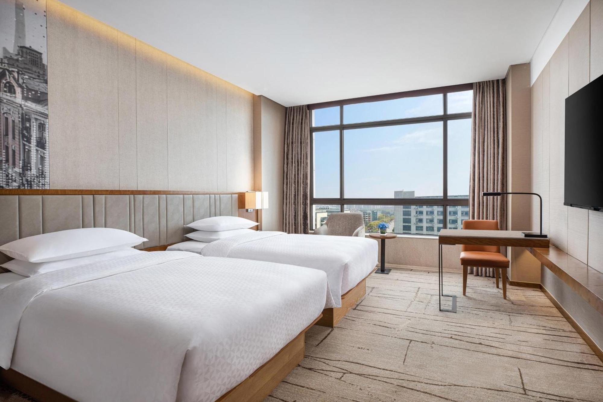 Executive Room with Guest Room with 2 Twin/Single Bed(s), City view