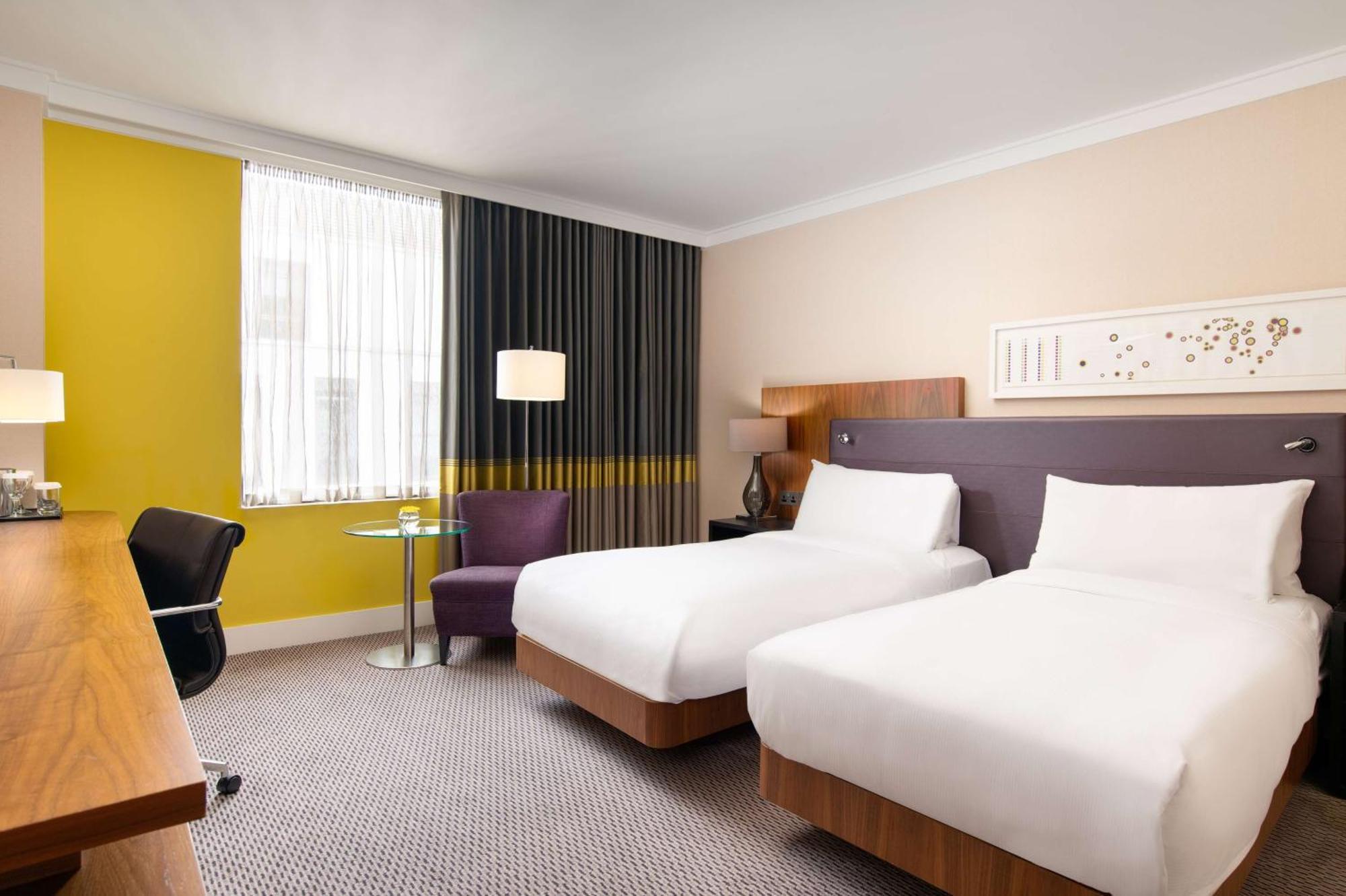 Twin Room,1559672236:JPEG