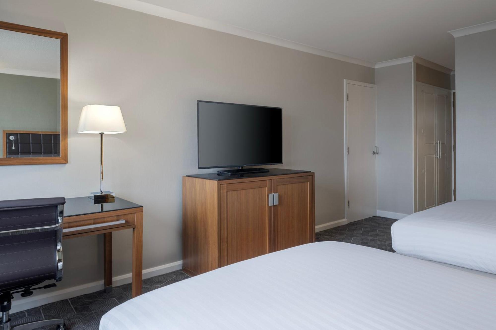Deluxe Family Room with Two Double Beds and Marina View