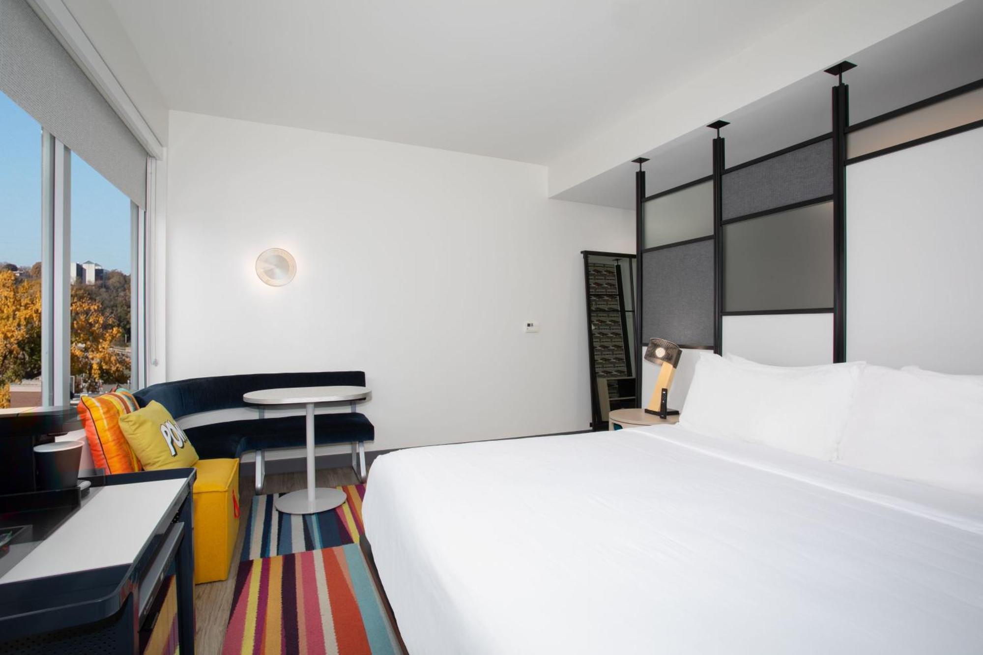 Aloft Guest room 1 King