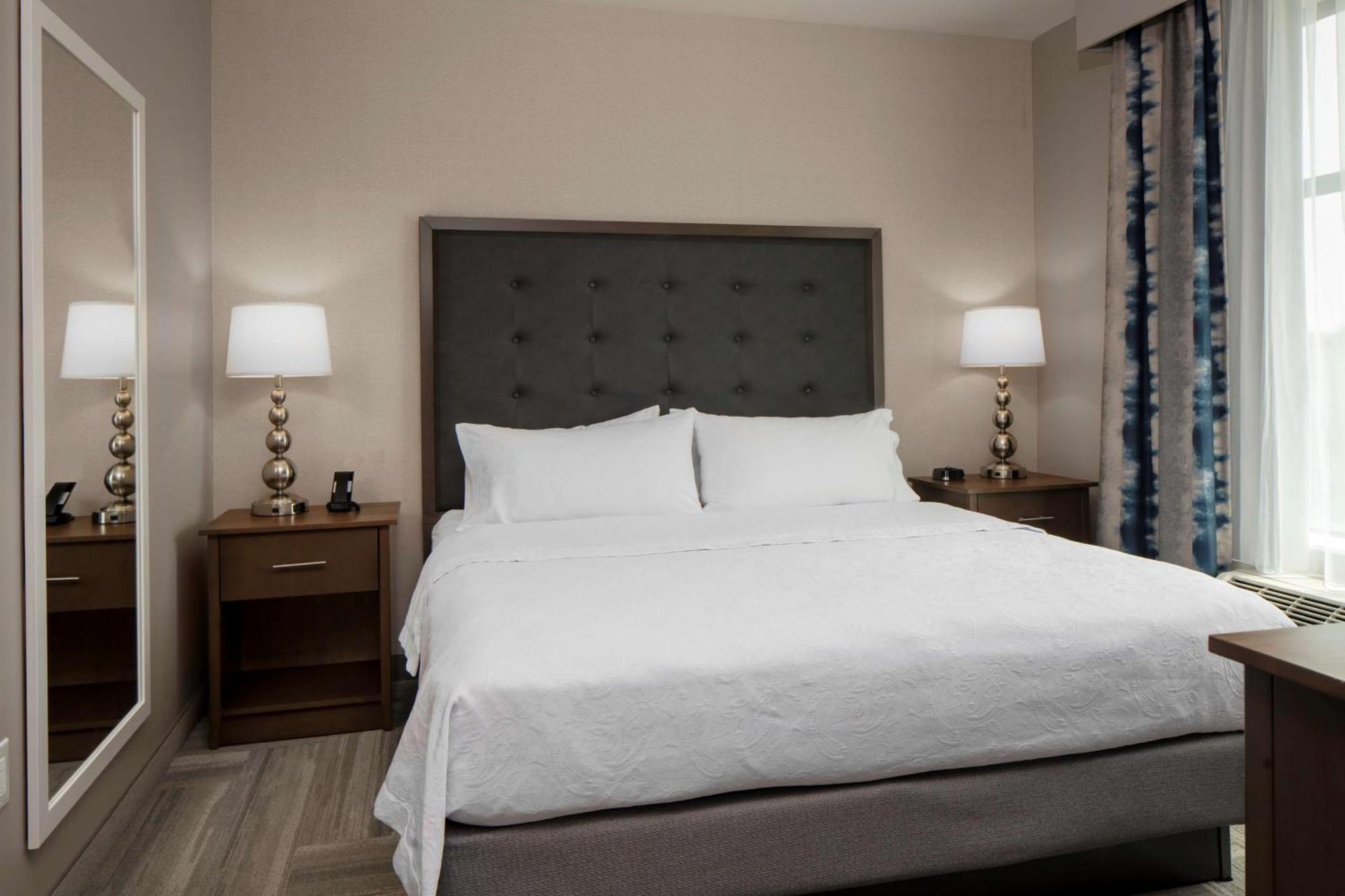 One-Bedroom King Suite - Non-Smoking