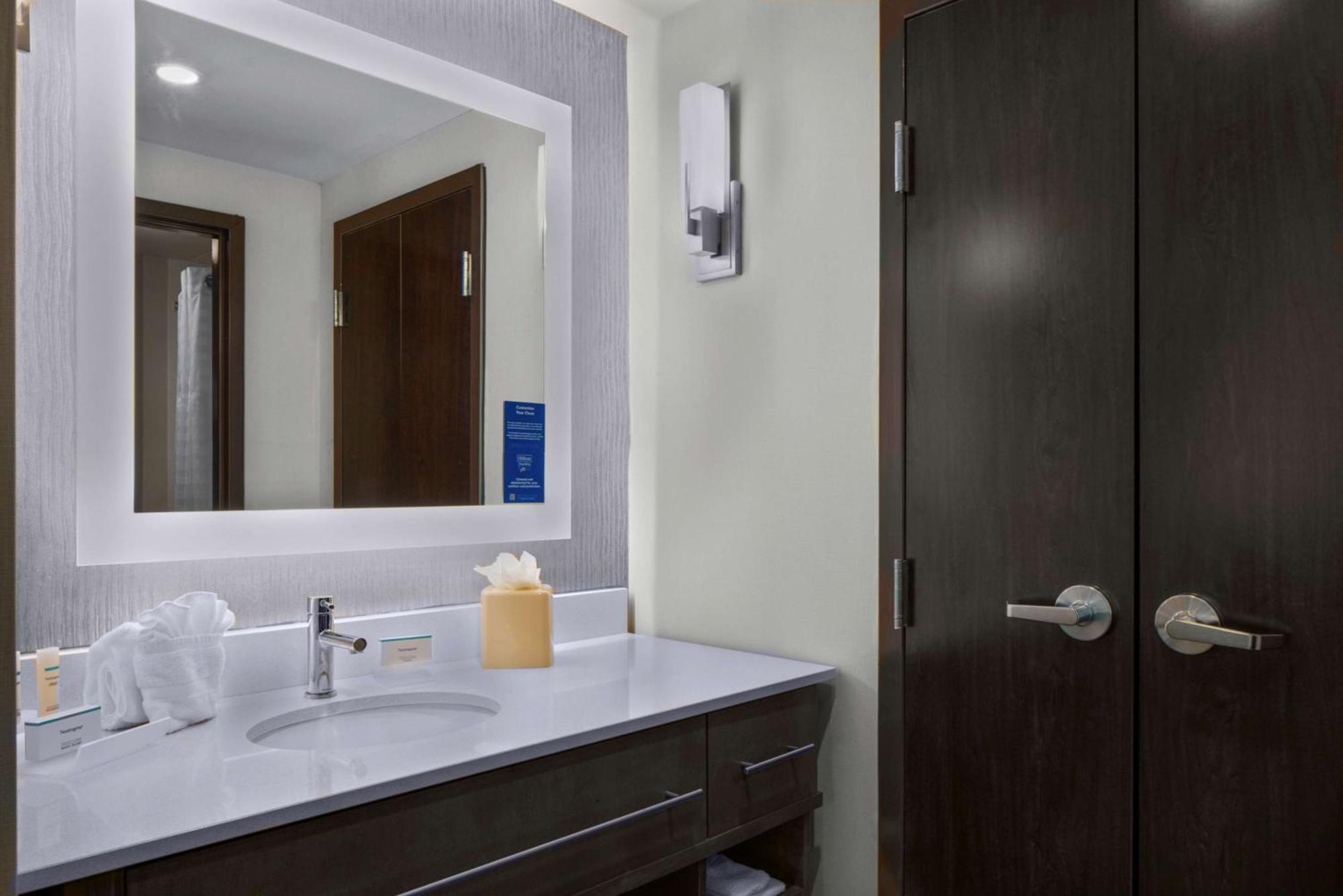 One-Bedroom Queen Suite with Two Queen Beds - Non-Smoking