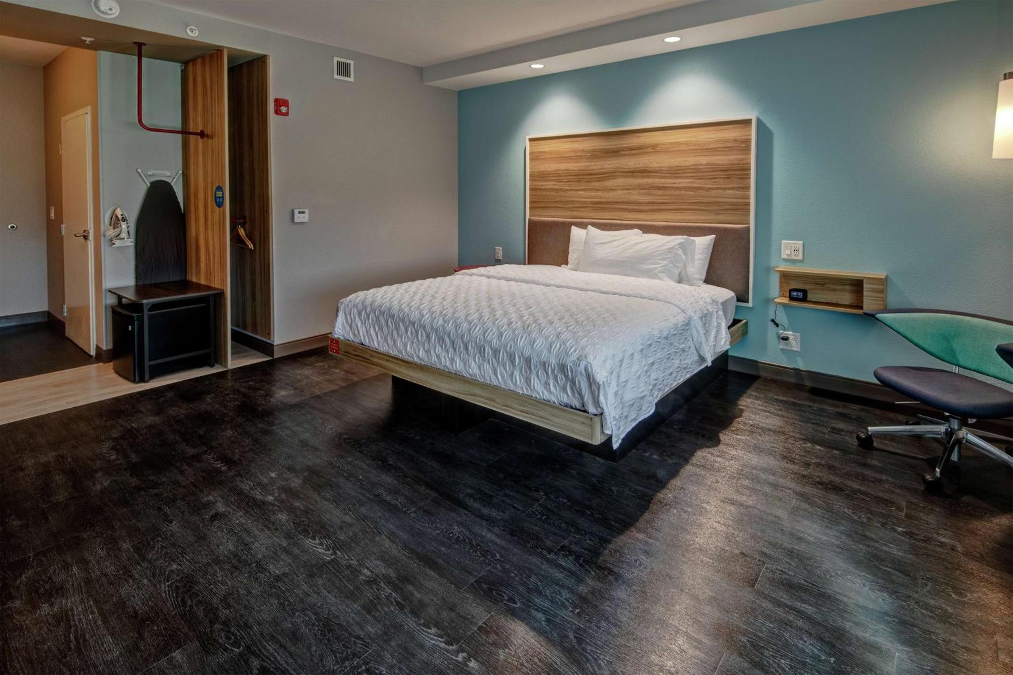 King Room Accessible Tub Mobility Access