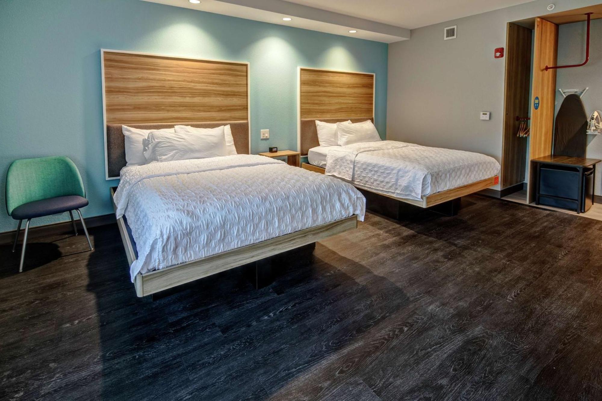 Queen Room Two Queen Beds Mobility Access