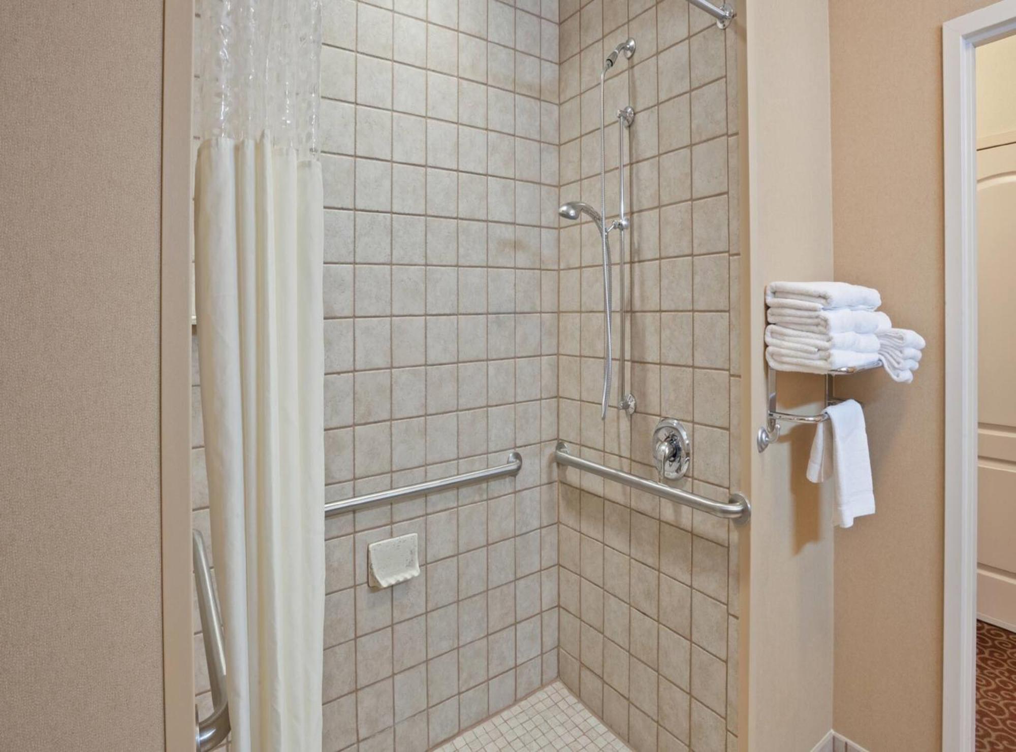 King Room - Hearing Access/Non-Smoking