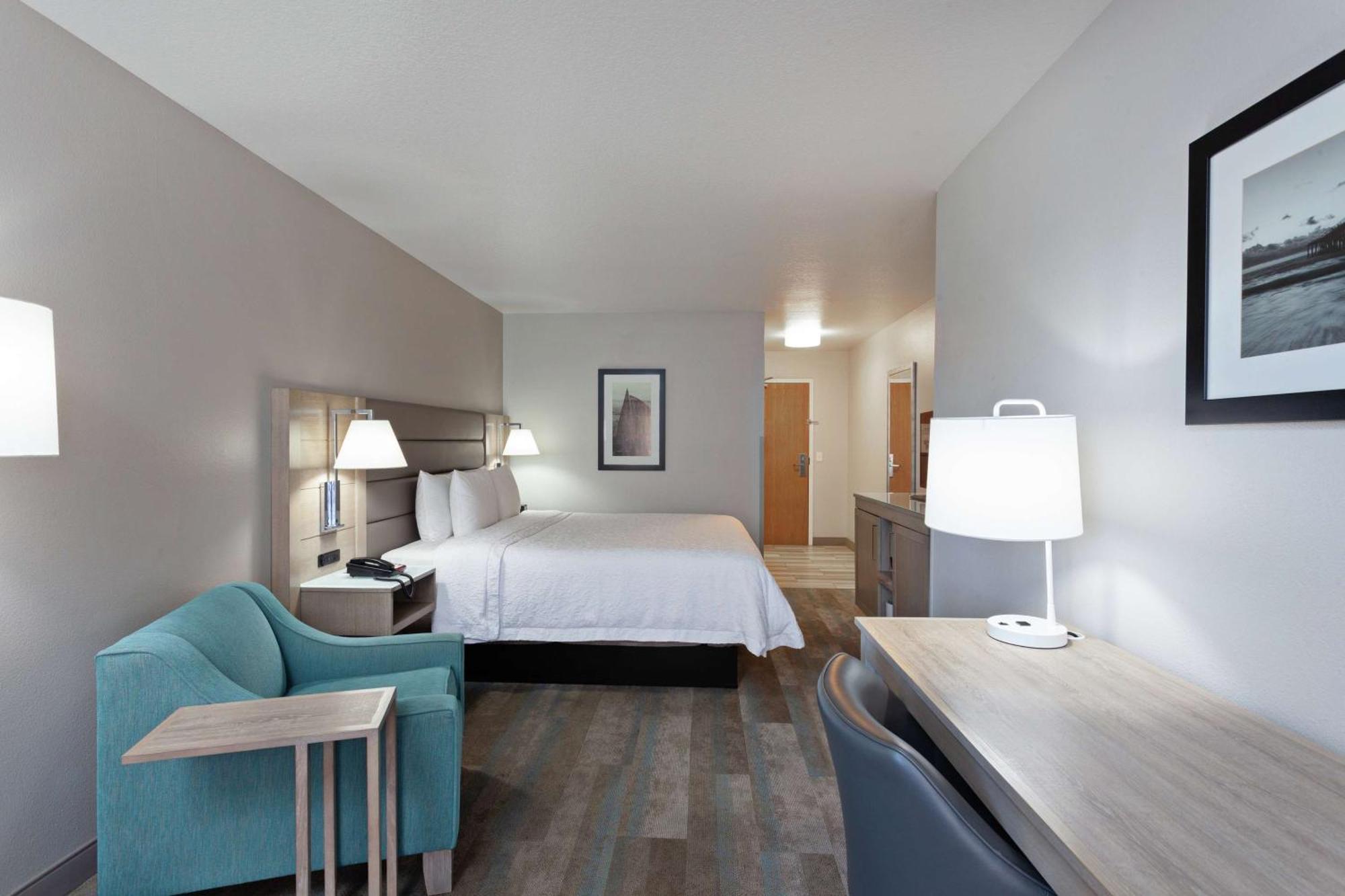 King Room with King Bed - Non-Smoking