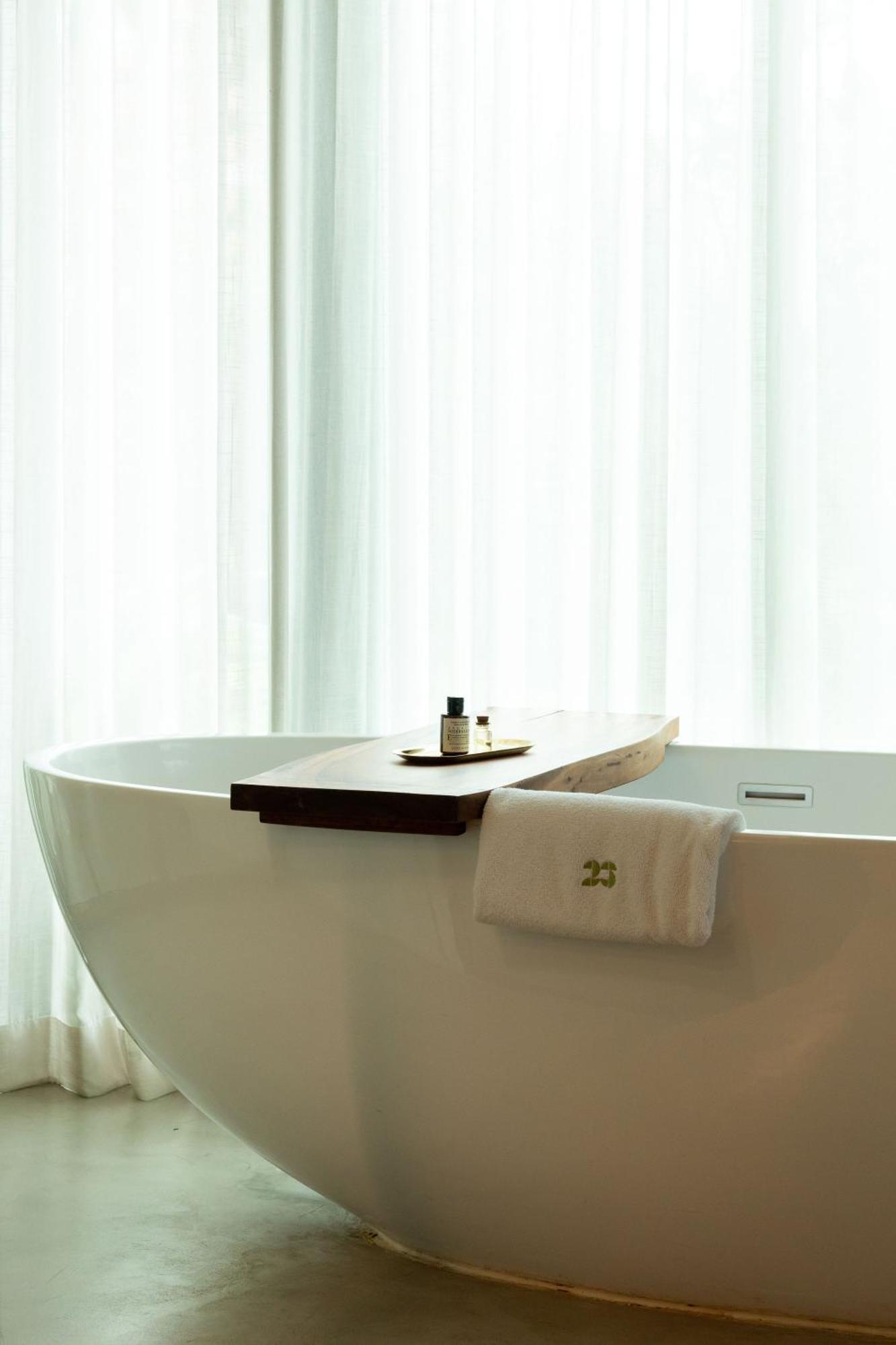 Deluxe Junior Suite,1551274513:JPEG