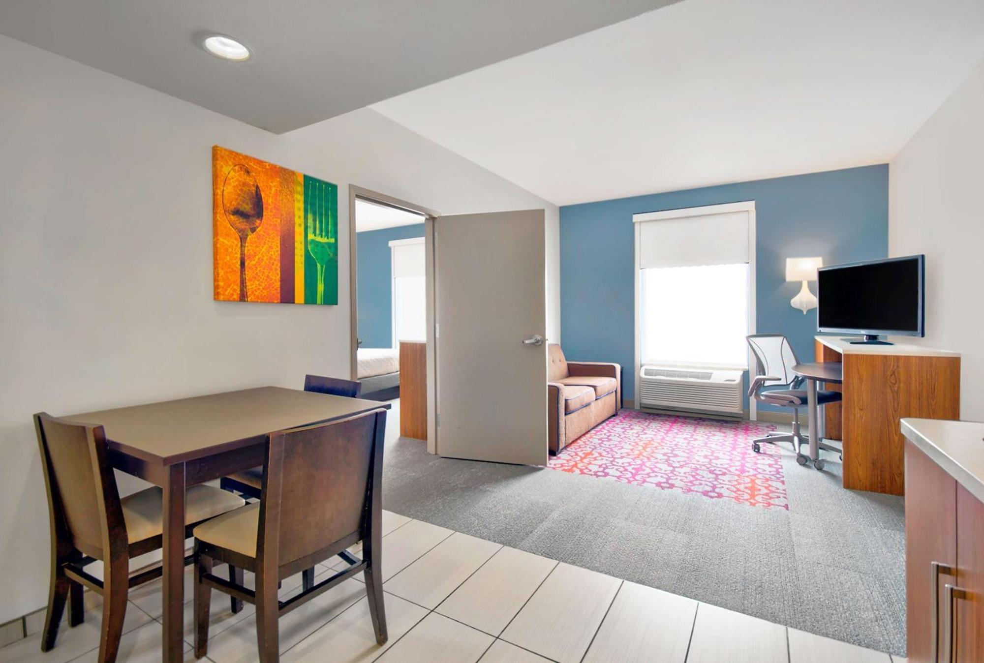 One-Bedroom Queen Suite - Non-Smoking