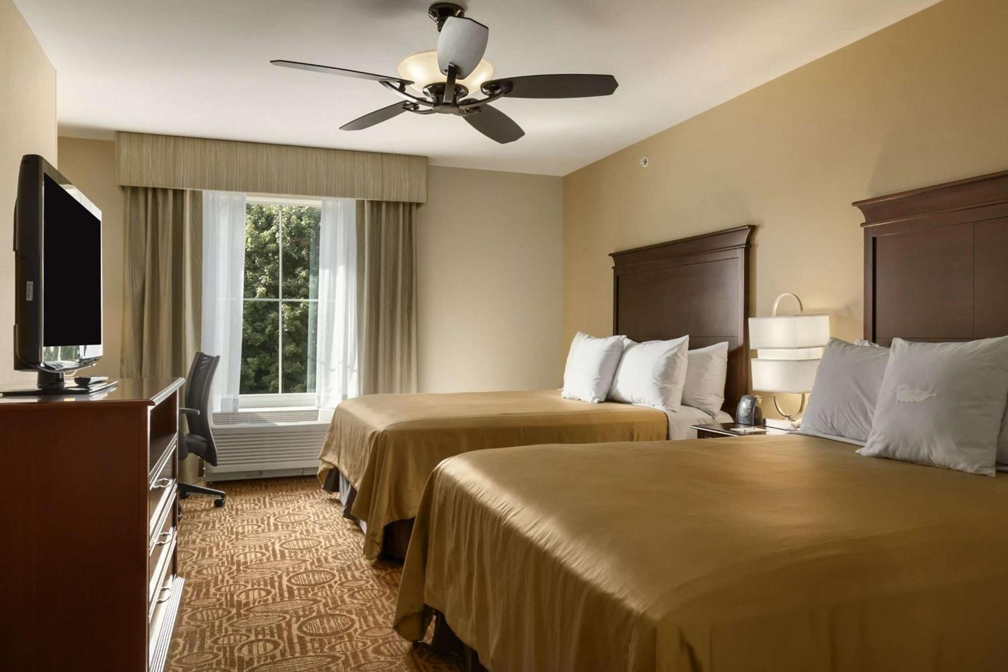 One-Bedroom Queen Suite with Two Queen Beds - Non-Smoking