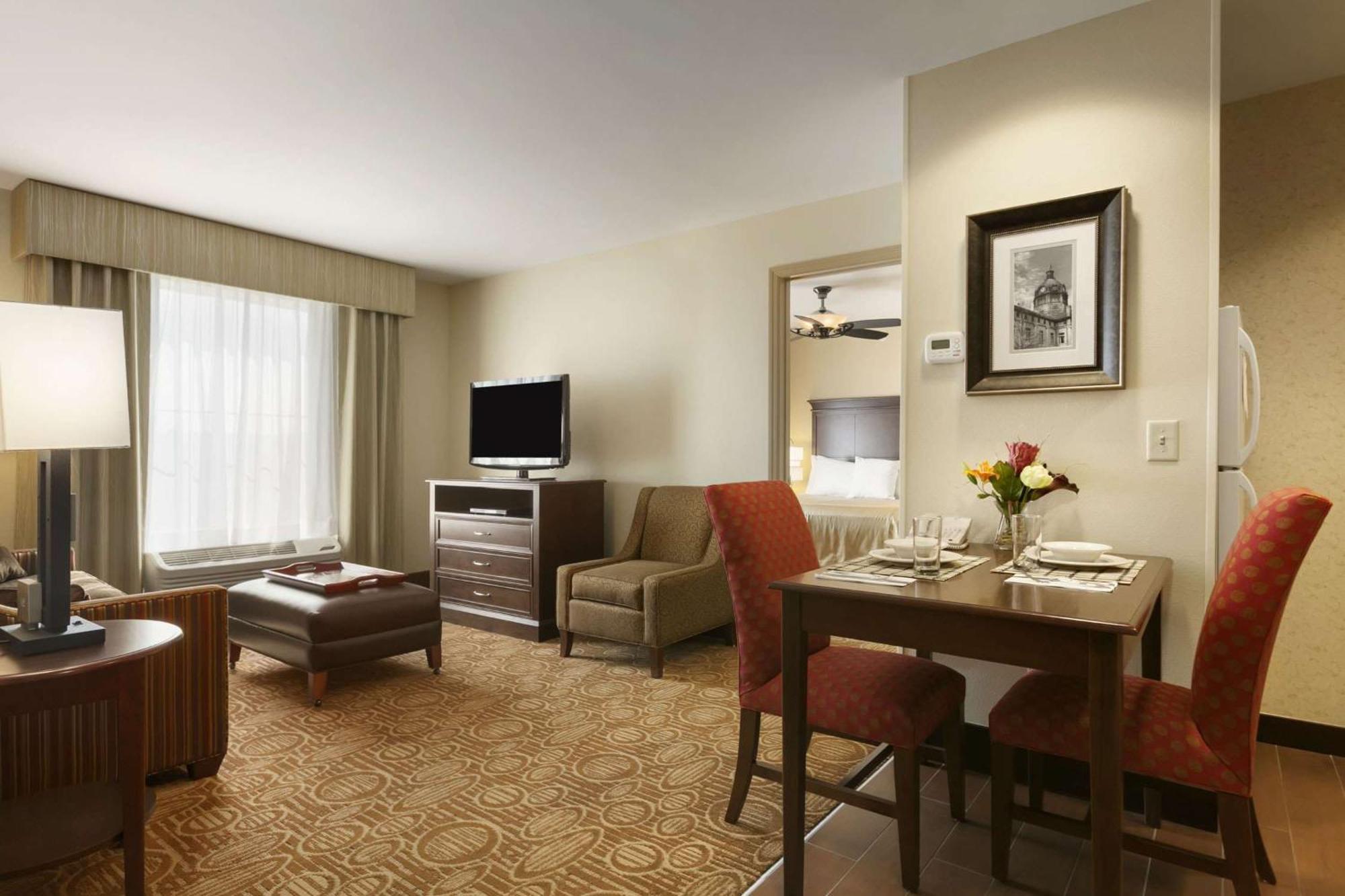 One-Bedroom King Suite - Non-Smoking