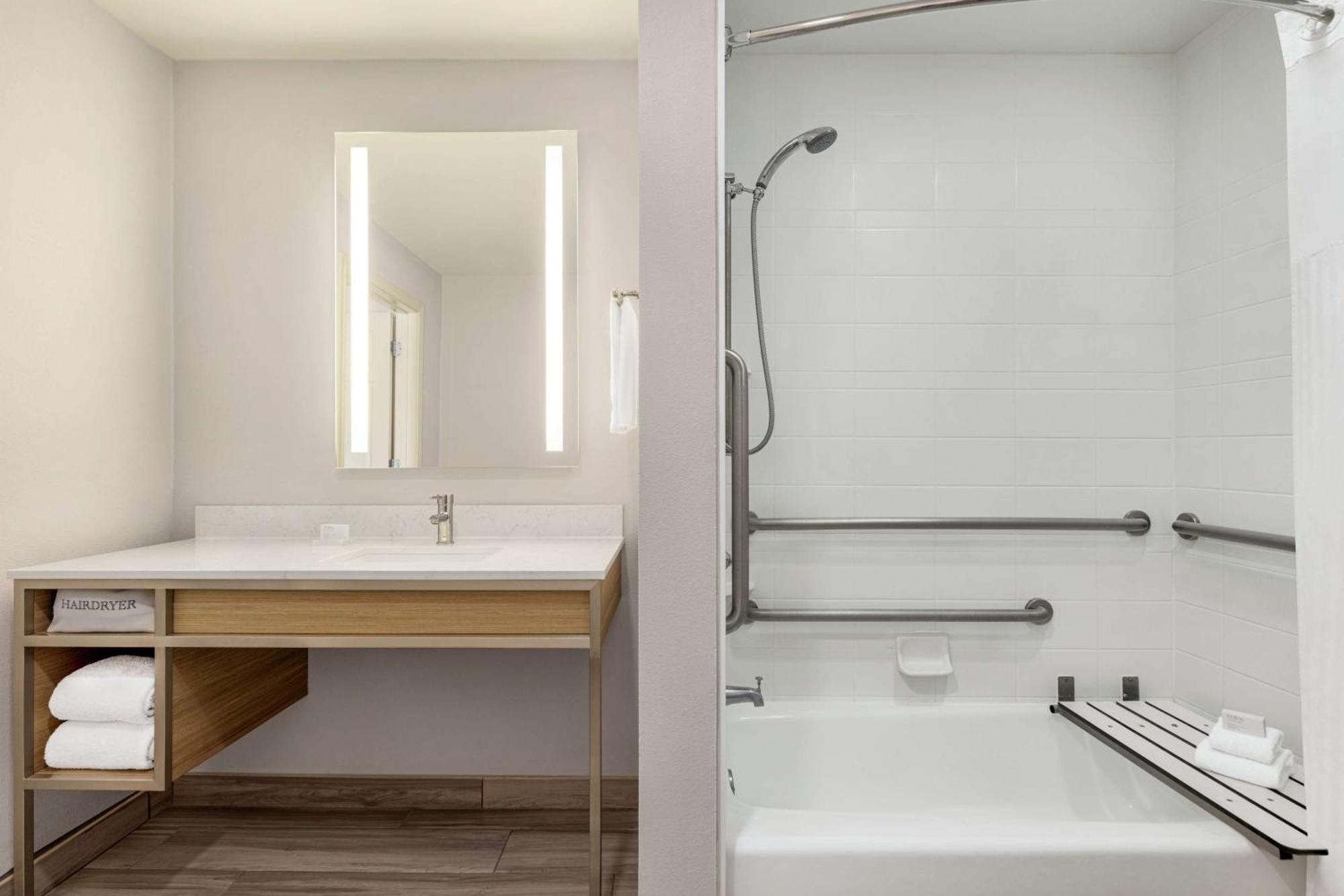 Suite con 2 camas grandes y bañera - Adaptada para personas de movilidad reducida - No fumadores