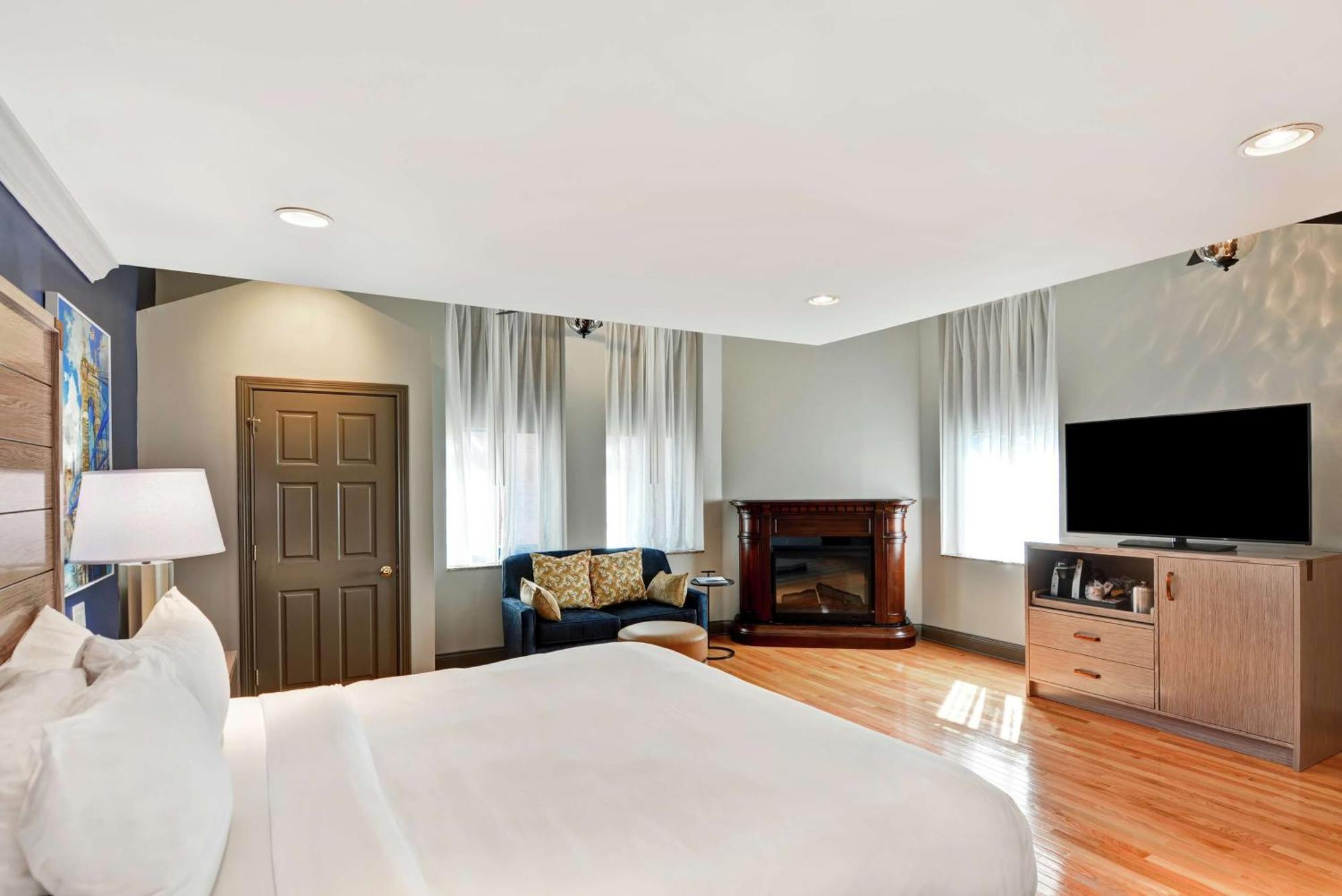 Premium King Room
