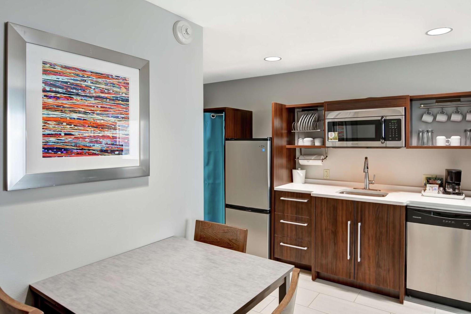 One-Bedroom King Suite - Non-Smoking