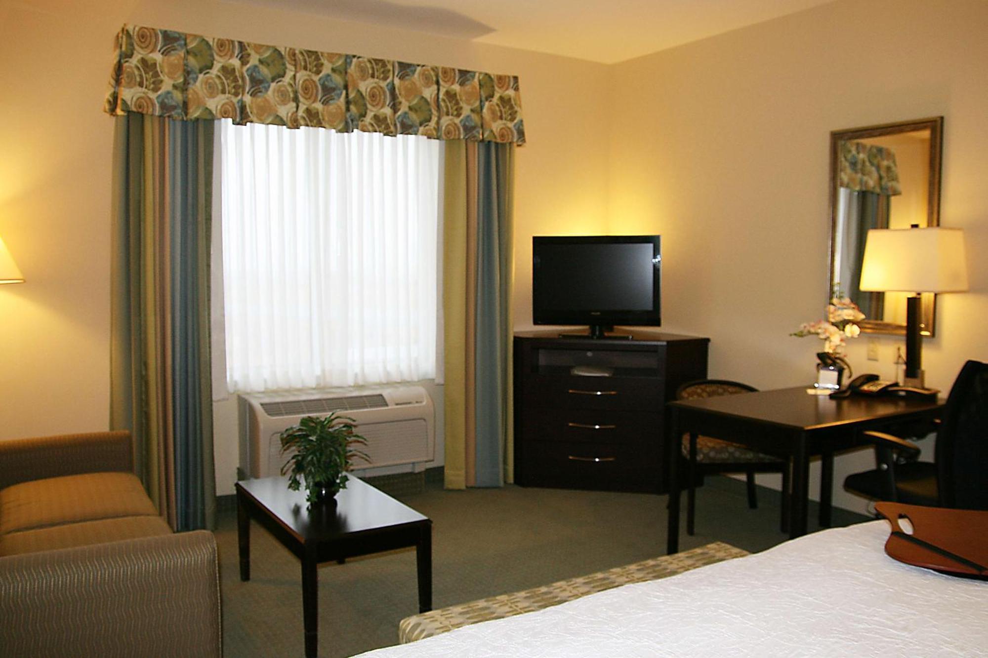 King Room with Sofa Bed and Study - Non-Smoking