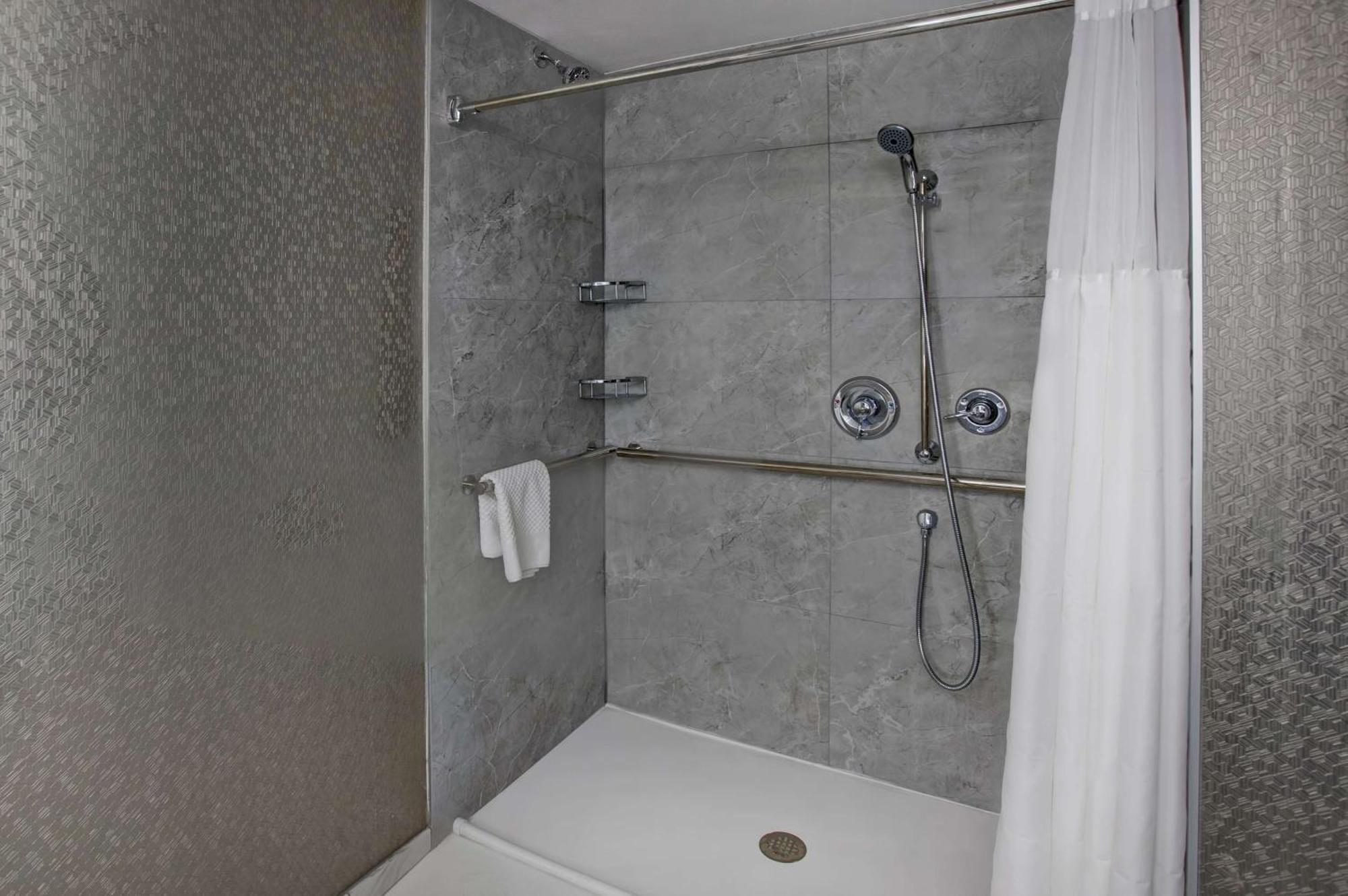 King Room - Mobility Access/Non-Smoking