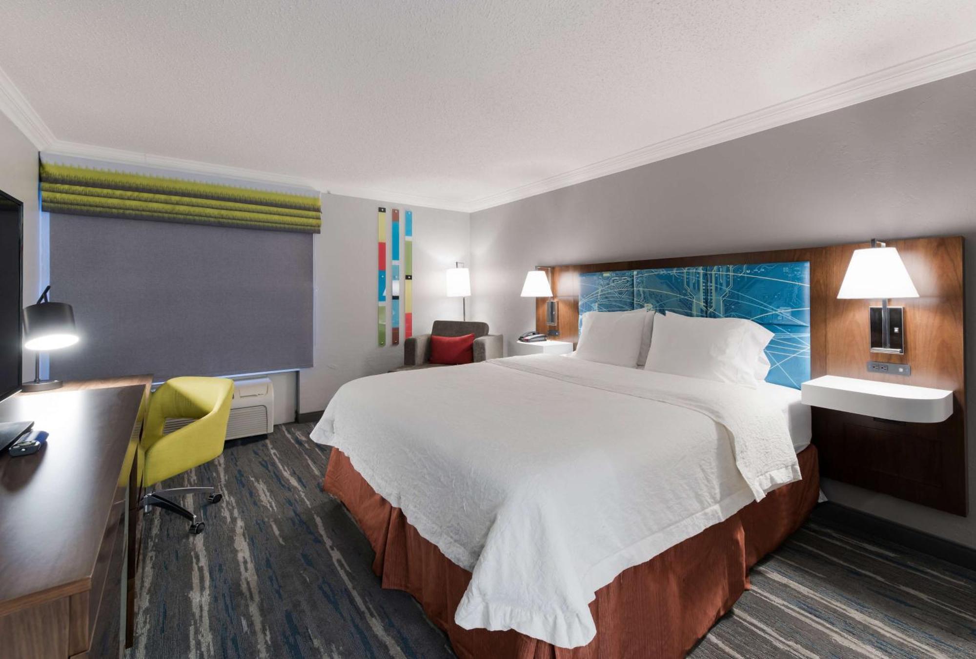 King Room with King Bed - Non-Smoking