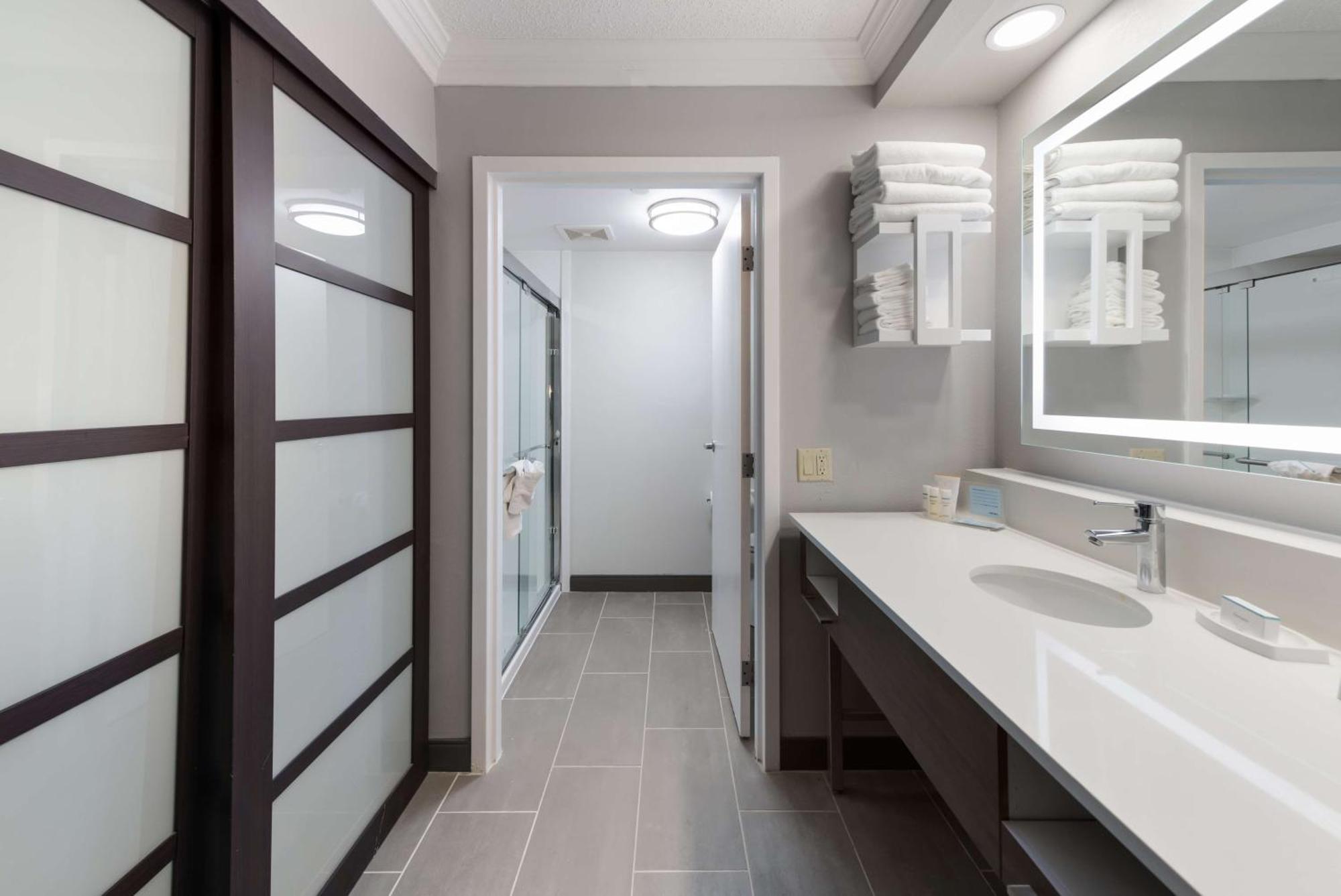 One-Bedroom Suite with Two Double Beds - Non-Smoking