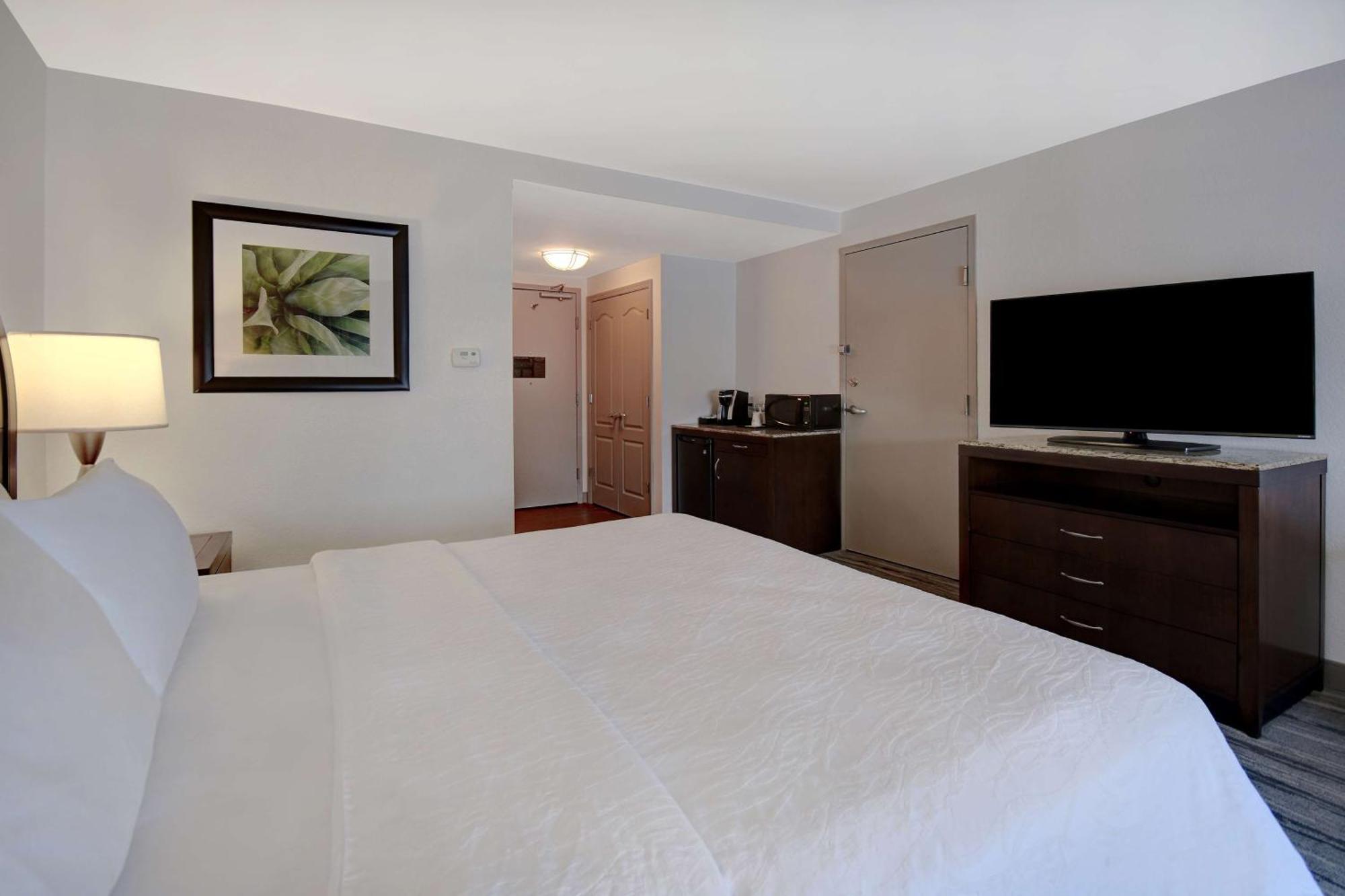 King Room with Accessible Tub - Mobility Access