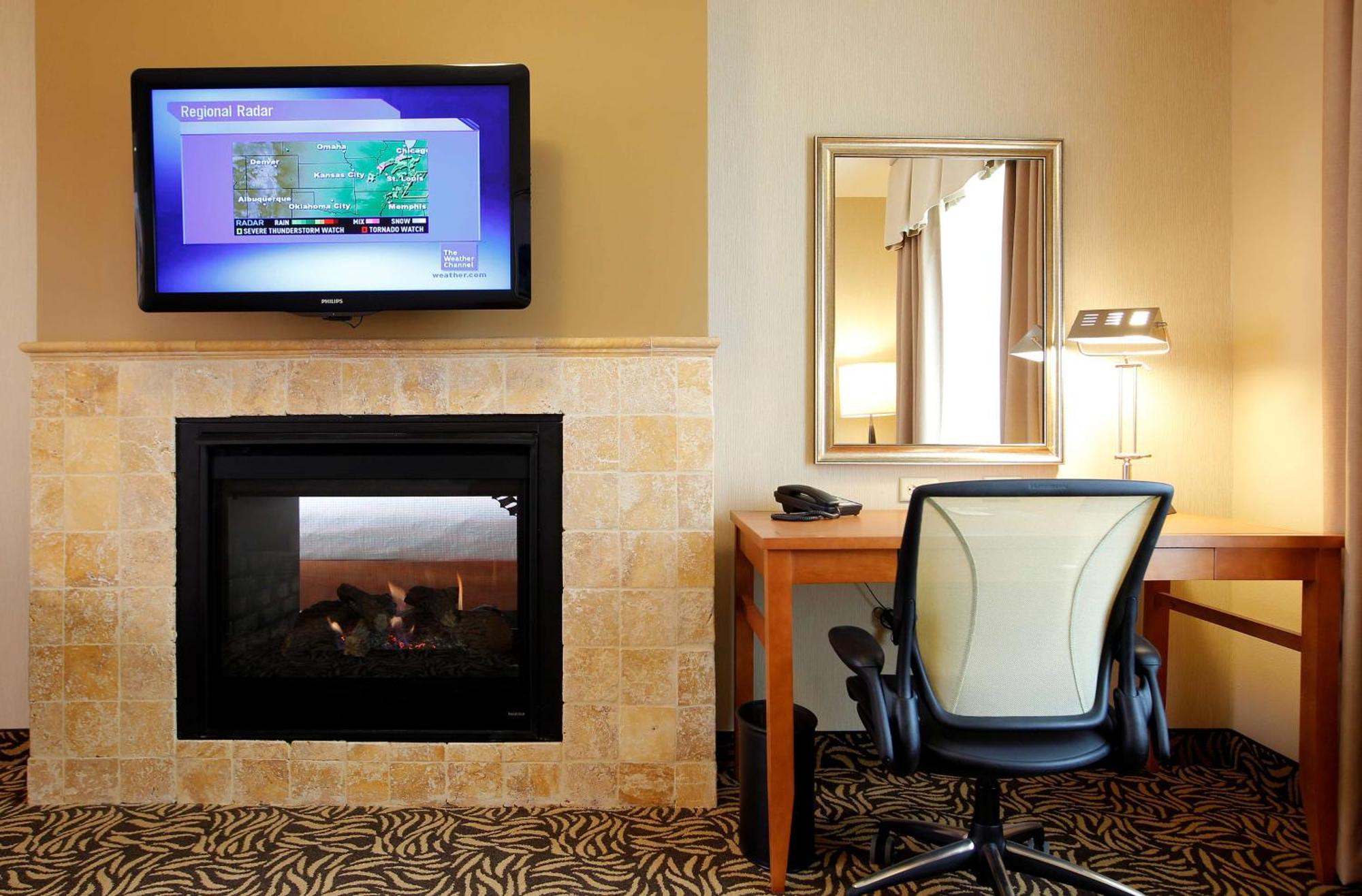 Superior Deluxe Suite With Fireplace