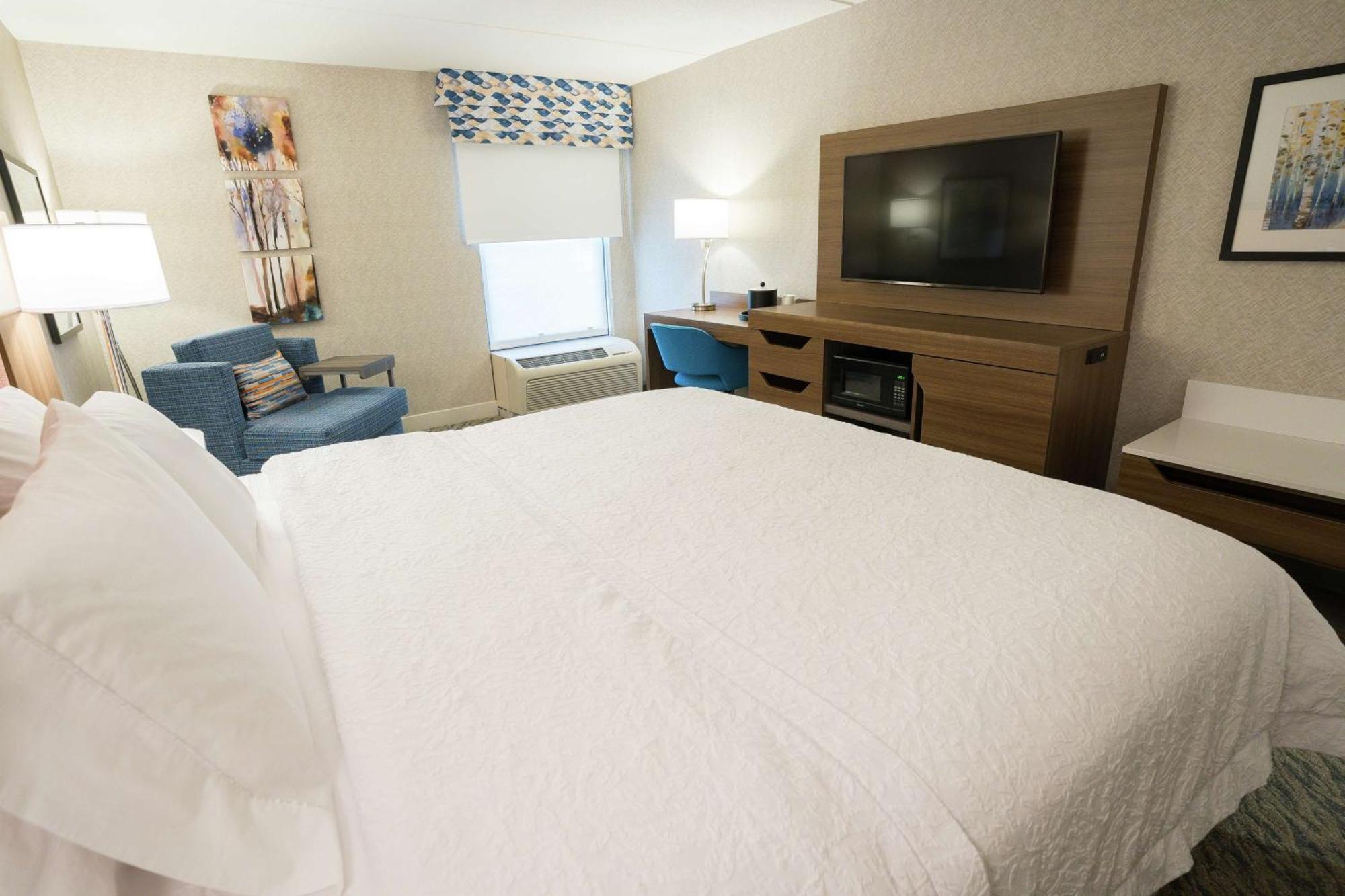 King Room with King Bed - Non-Smoking