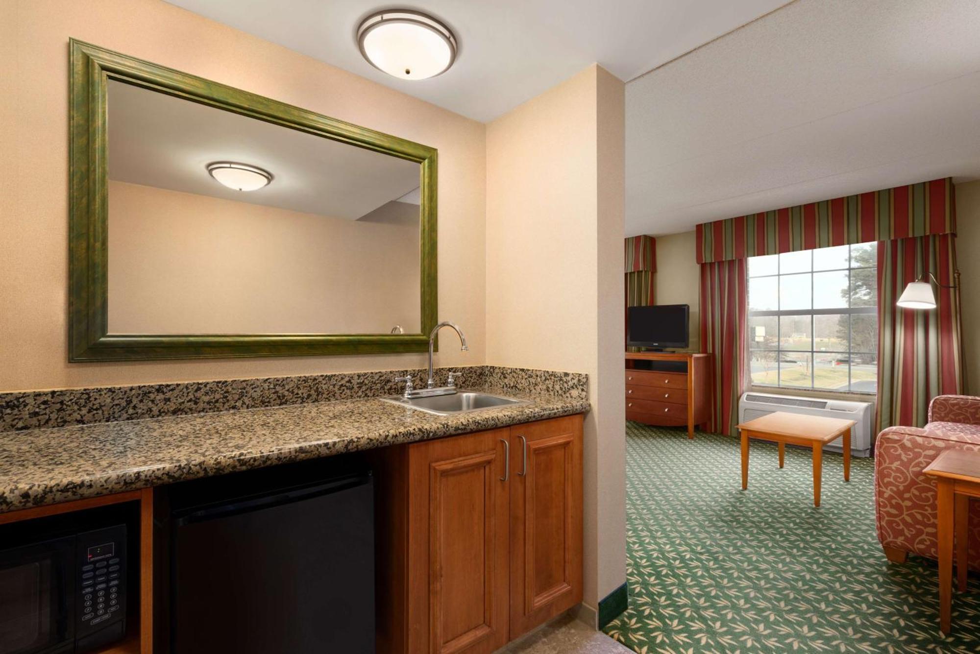 King Studio Suite with Sofa Bed - Non-Smoking