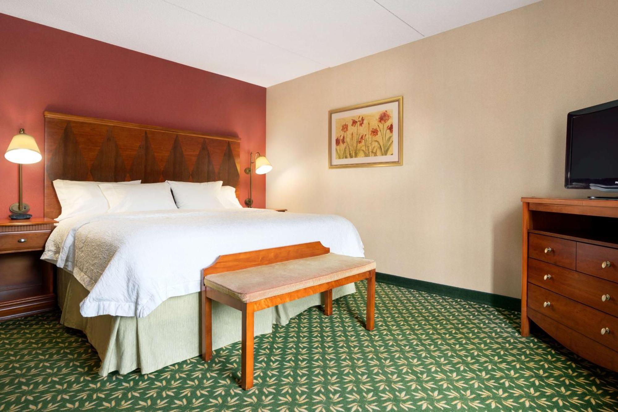 King Room with King Bed - Non-Smoking