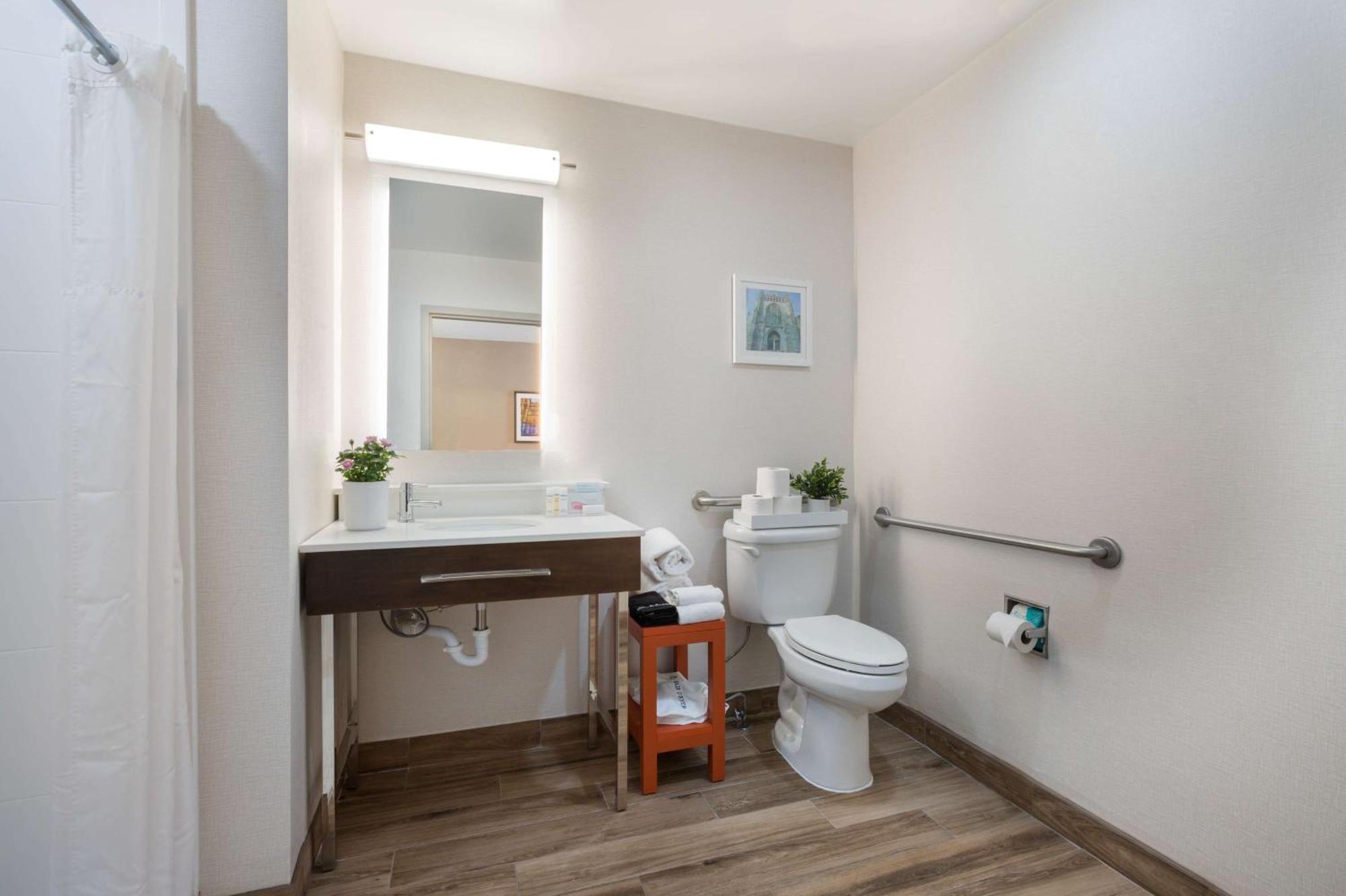 Zimmer mit Queensize-Bett und Badewanne - barrierefrei/Nichtraucher